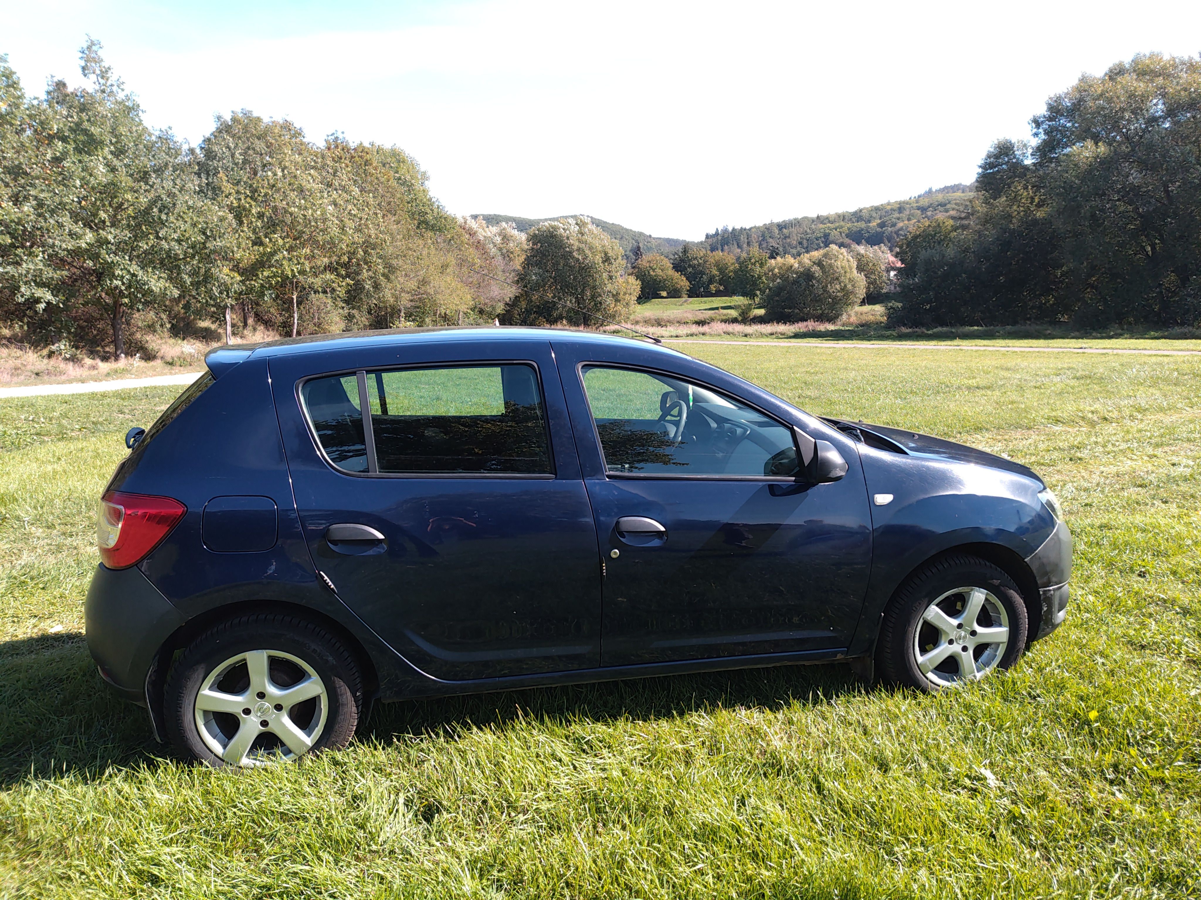 Dacia Sandero, Bez investic, sedni a jeď. - fotka 5