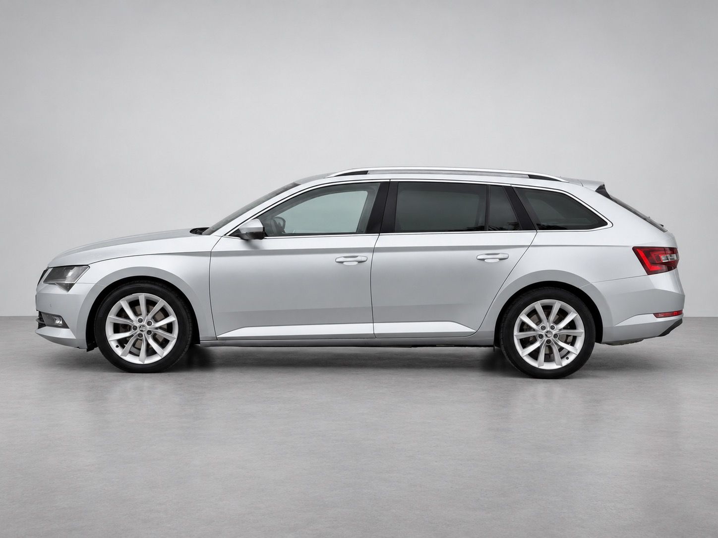 Škoda Superb, Combi 2.0 TDI 110 kW Style 4x4 - fotka 5