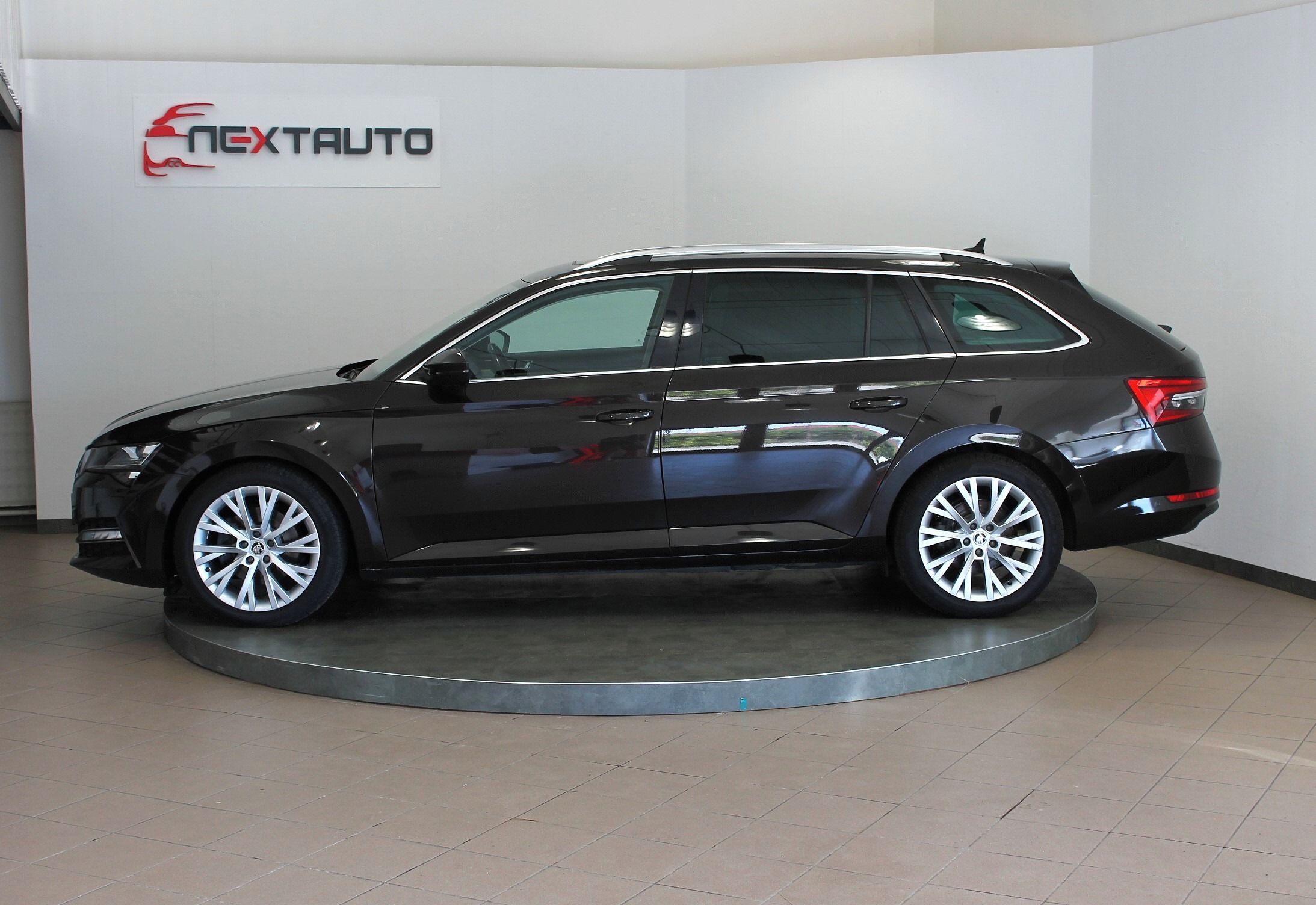Škoda Superb, 1.4 TSI iV 160kW DSG STYLE, ČR - fotka 2