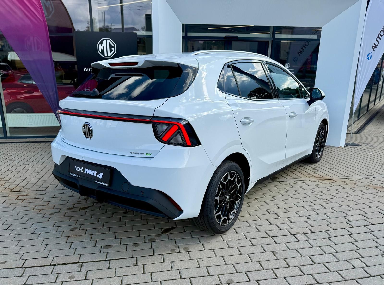 MG MG4, URBAN PREMIUM EV 54kWh 118kW 1 - fotka 5