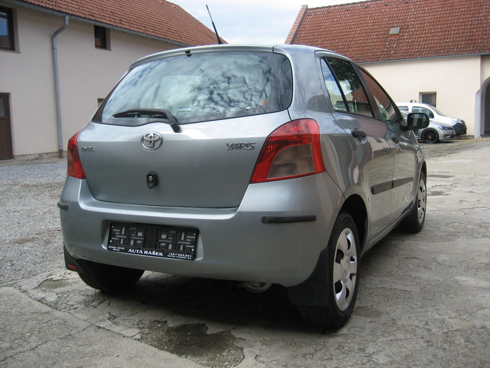 Toyota Yaris, 1.0, 140000 KM - fotka 2