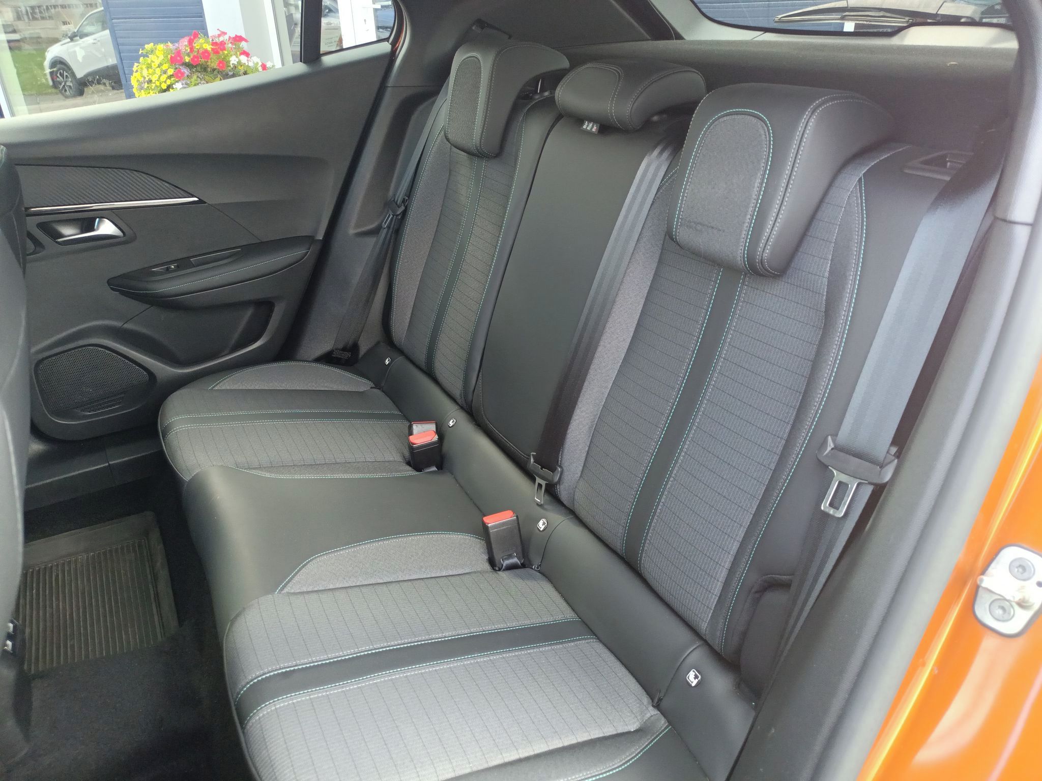 Peugeot 2008, Allure Pack 1.2 PT 130k S&S EA - fotka 5