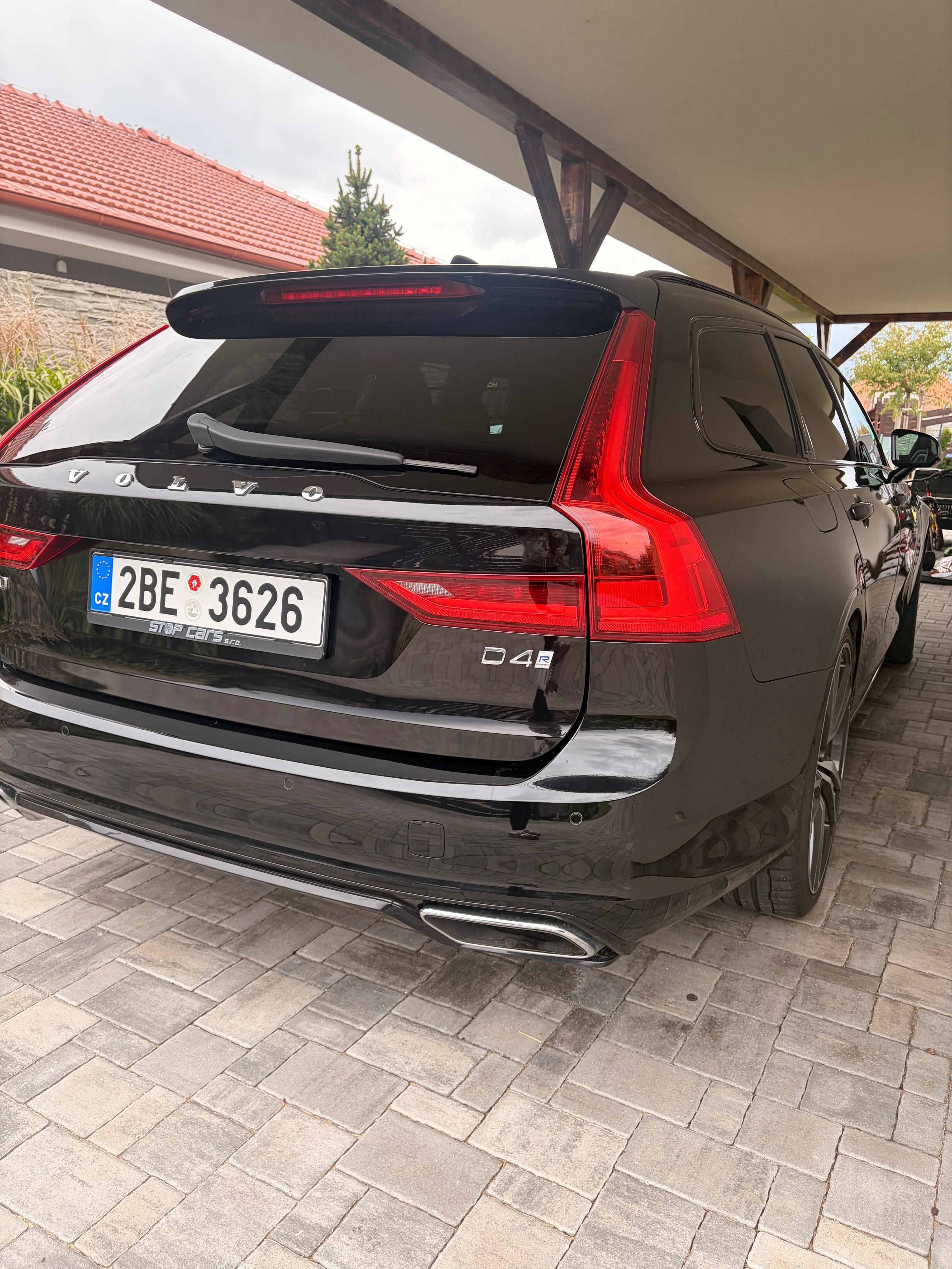 Volvo V90, Volvo V90 D4, 140kW *R-DESIGN* - fotka 6