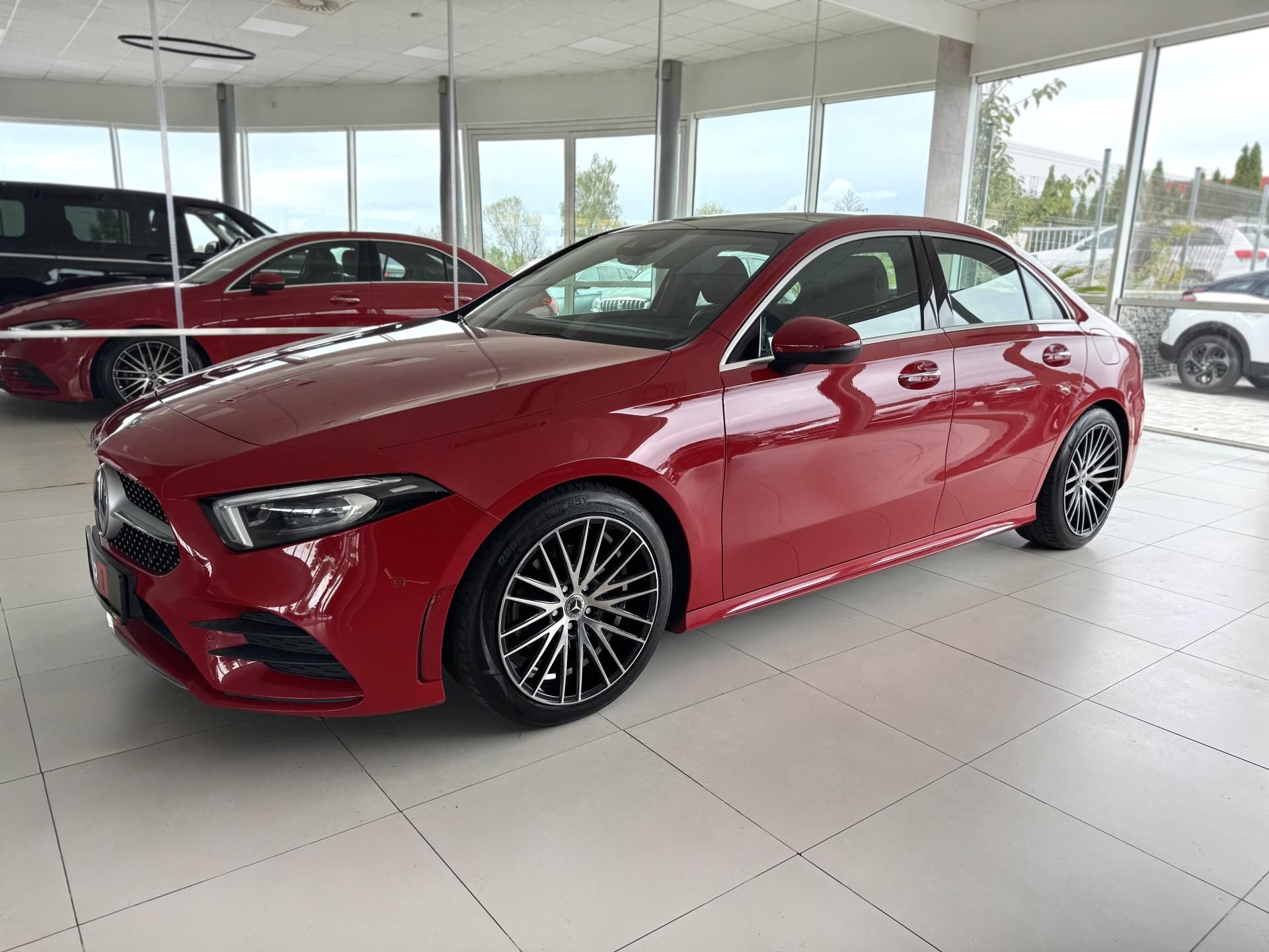 Mercedes-Benz Třídy A, 200 AMG AUT*Panorama*Distronic - fotka 2