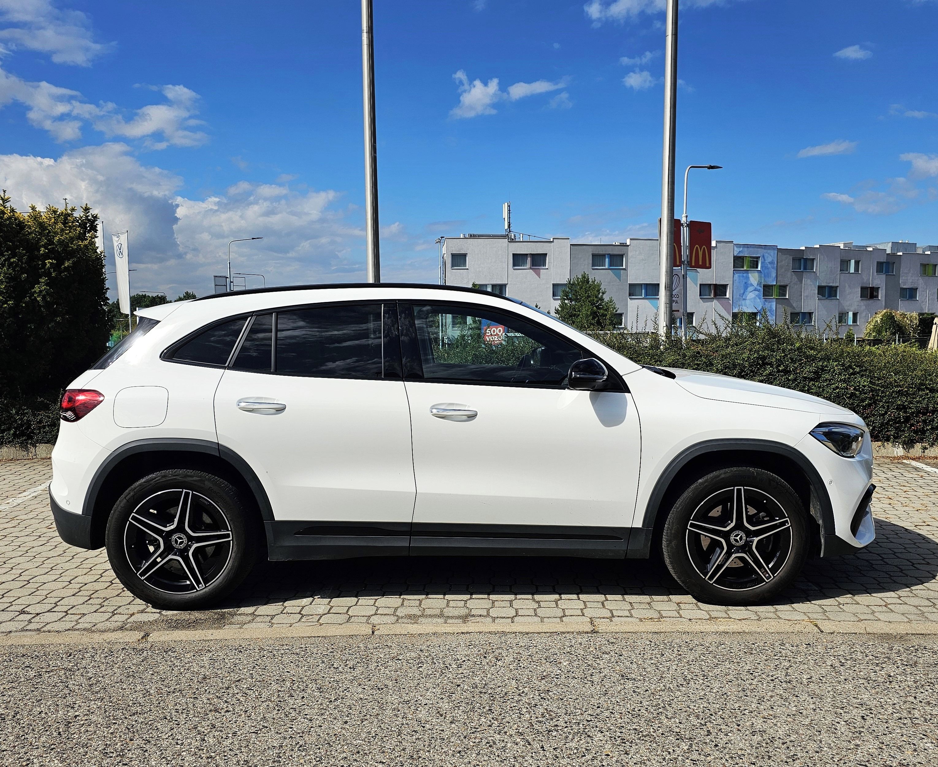 Mercedes-Benz GLA, 250e AMG line DPH - fotka 3