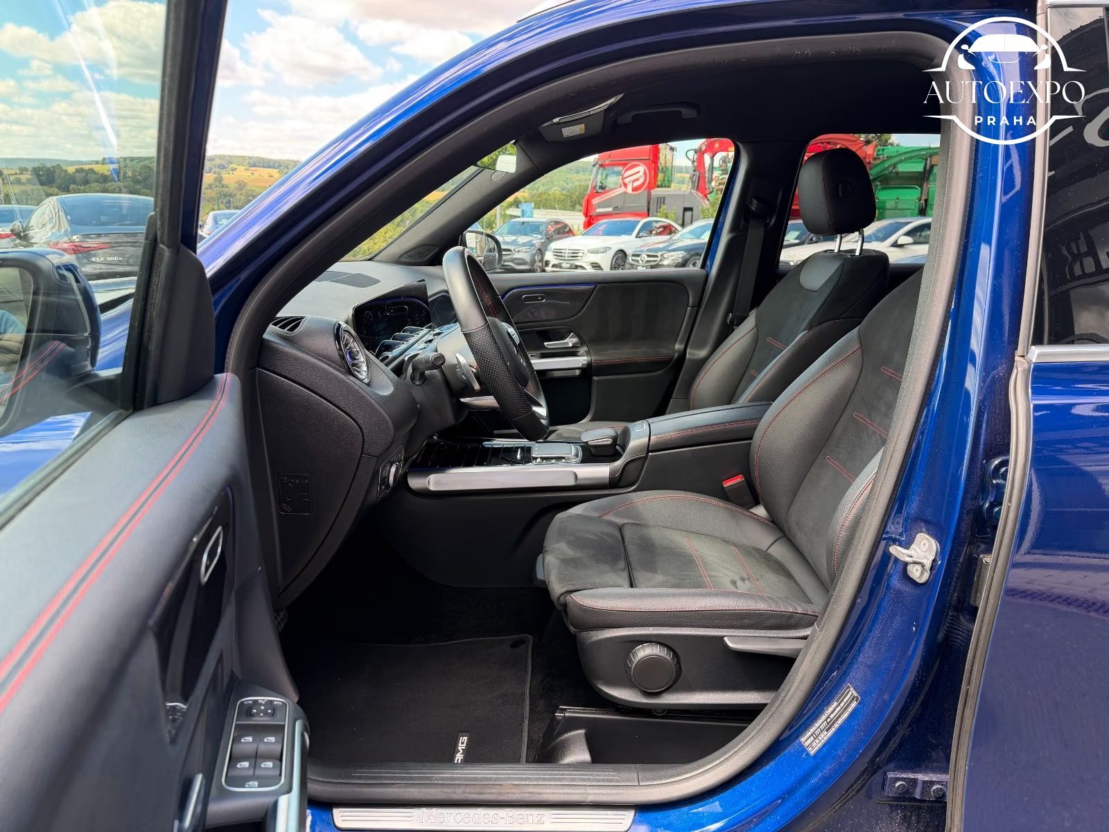 Mercedes-Benz GLB, 200 AMG*AMBIENTE*Kamera*CARBON - fotka 6