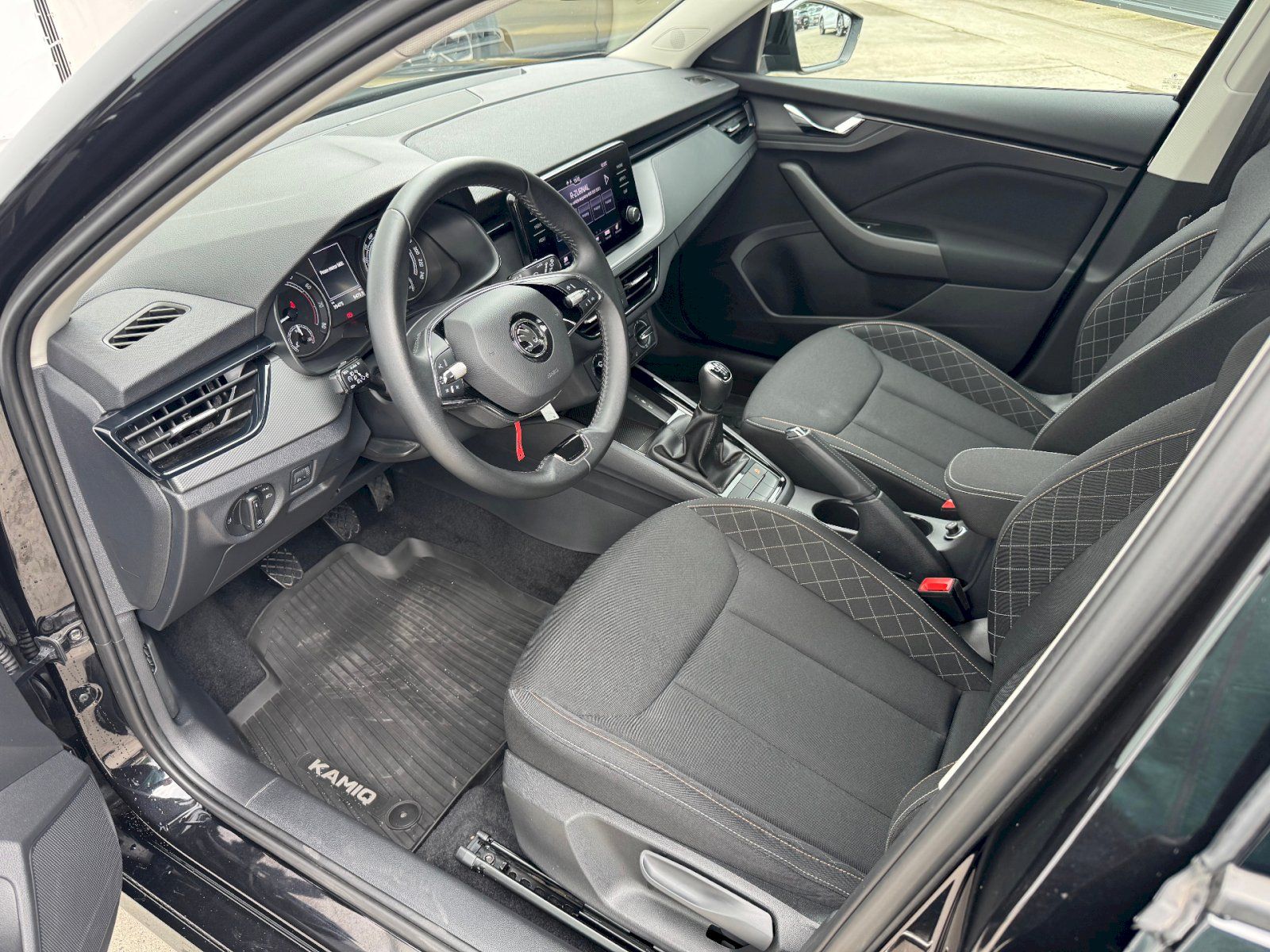 Škoda Kamiq, 1.0 TSI 81 kW Ambition Plus - fotka 6