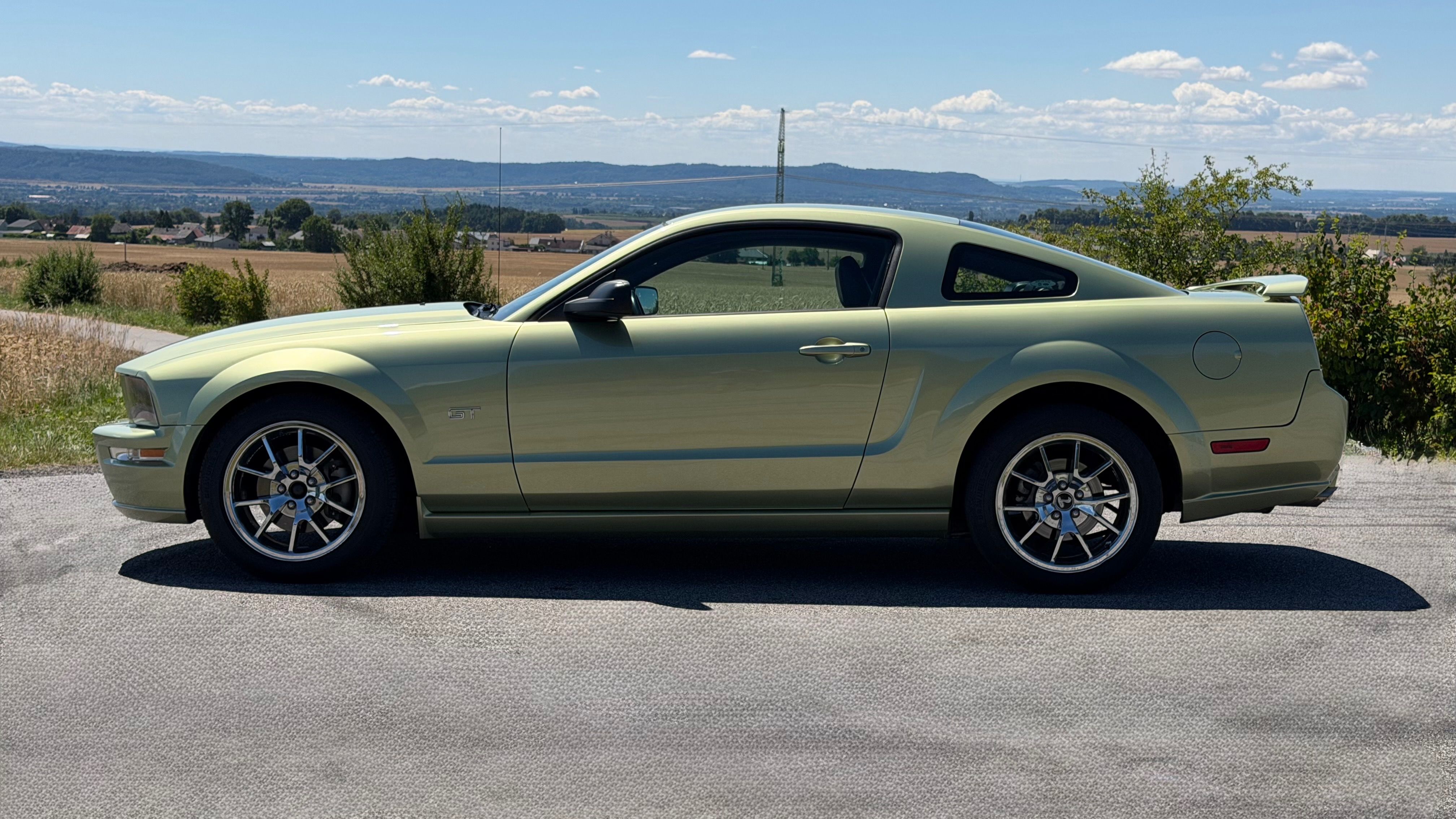 Ford Mustang, GT 4,6 V8 2005 Automat - fotka 6