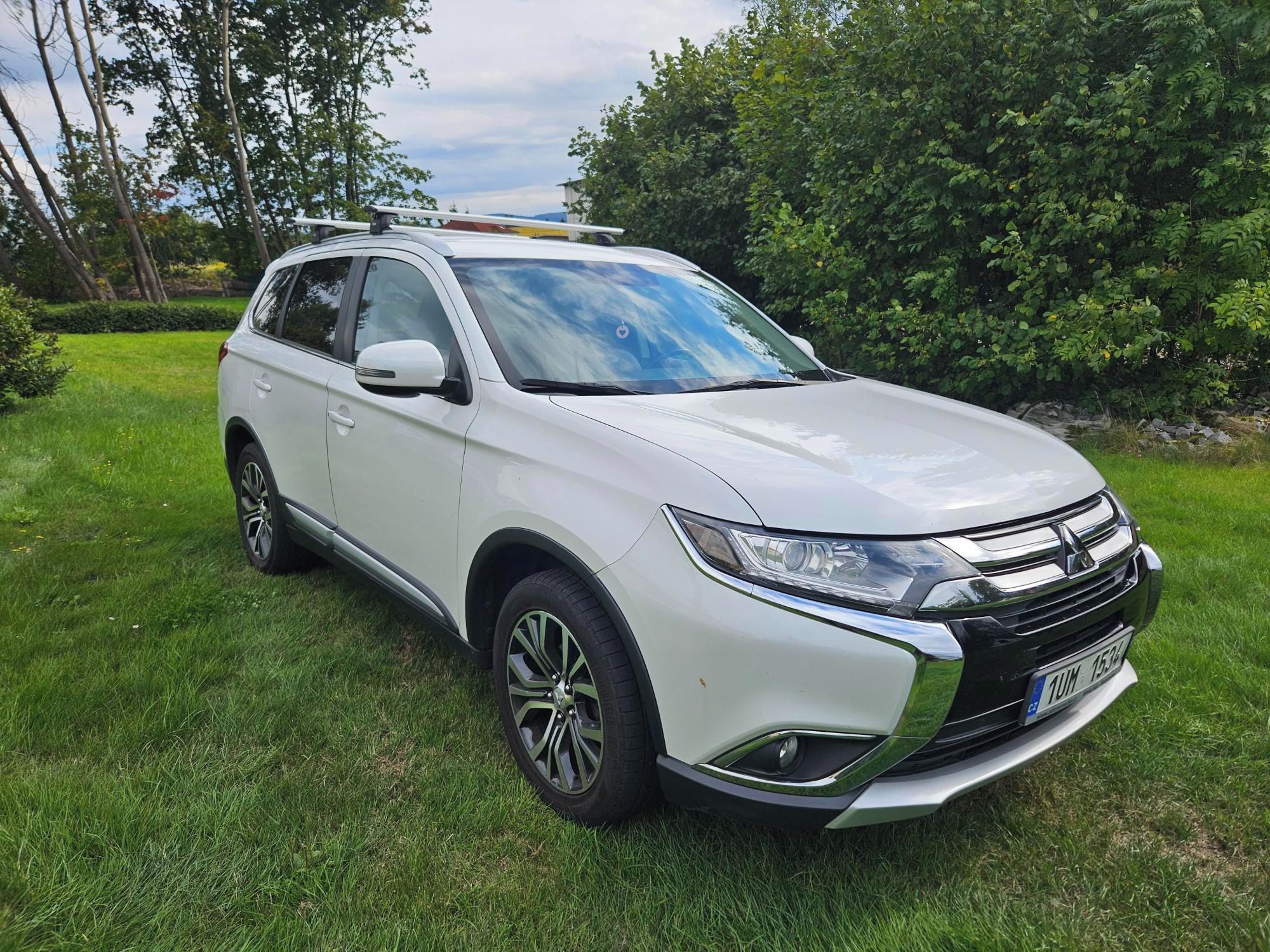 Mitsubishi Outlander, 2,2DI-D,4WD, Automat, 7 míst - fotka 2