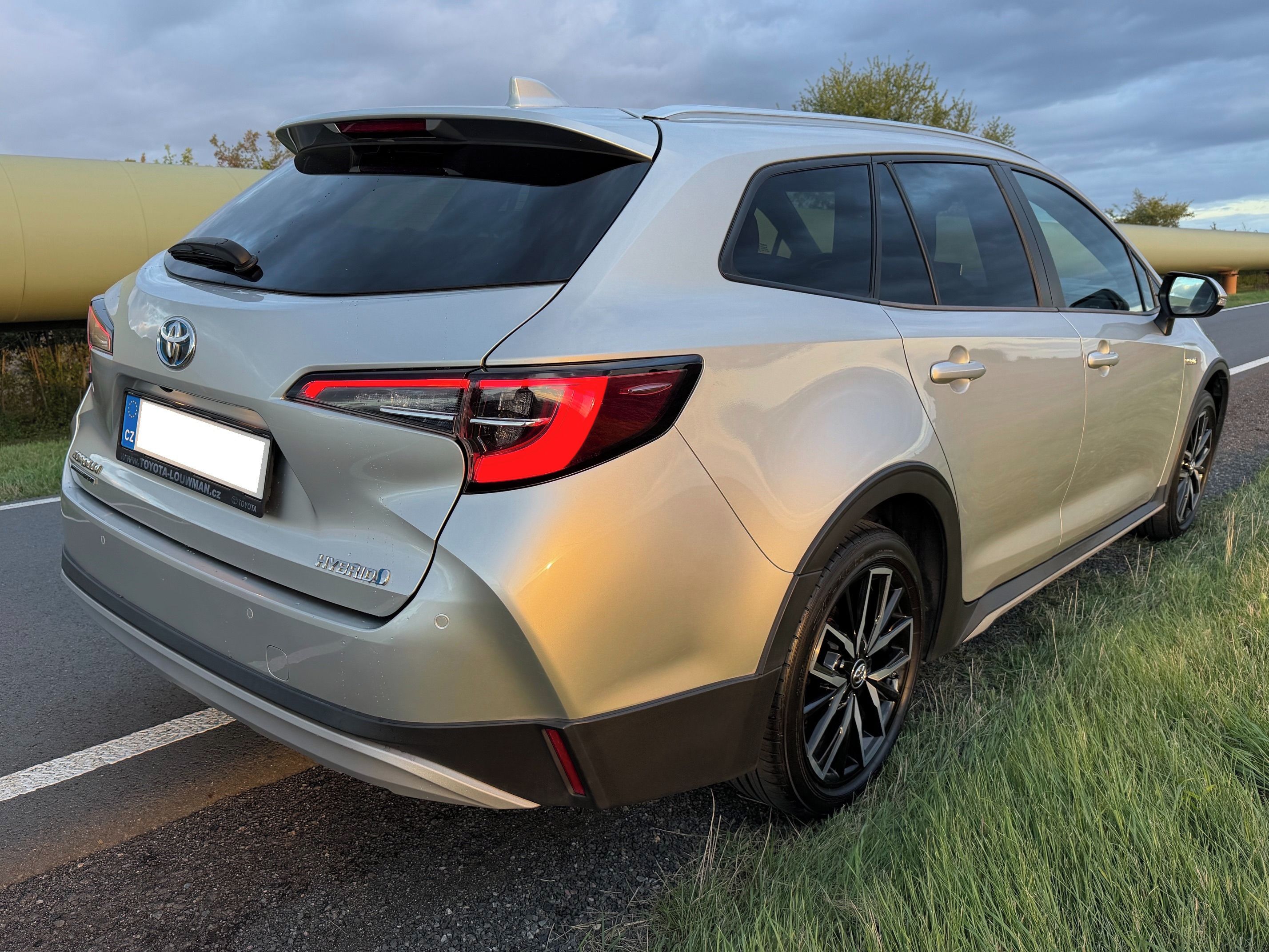 Toyota Corolla, 1.8 Hybrid TREK, servisováno - fotka 6