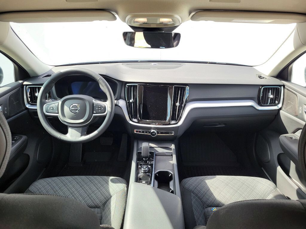 Volvo V60, CORE B4 FWD 145kW - fotka 6