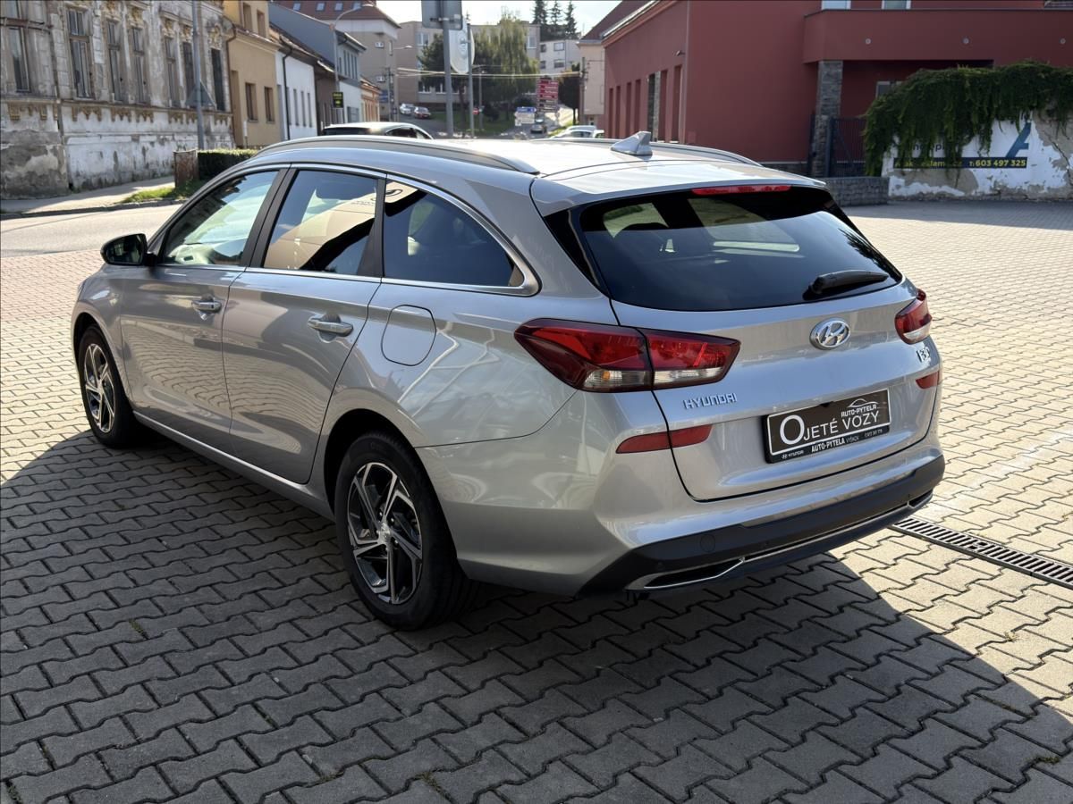Hyundai i30, 1,5 T-GDi MH, DCT  WG Family S - fotka 5