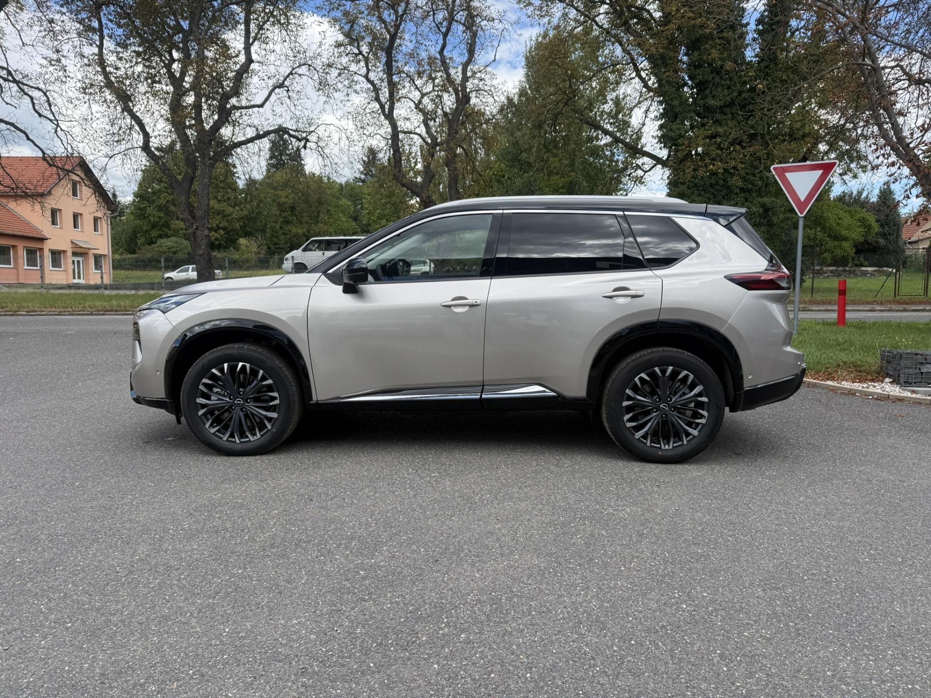 Nissan X-Trail, X-TRAIL E-POWER 213HP e-4ORCE - fotka 4