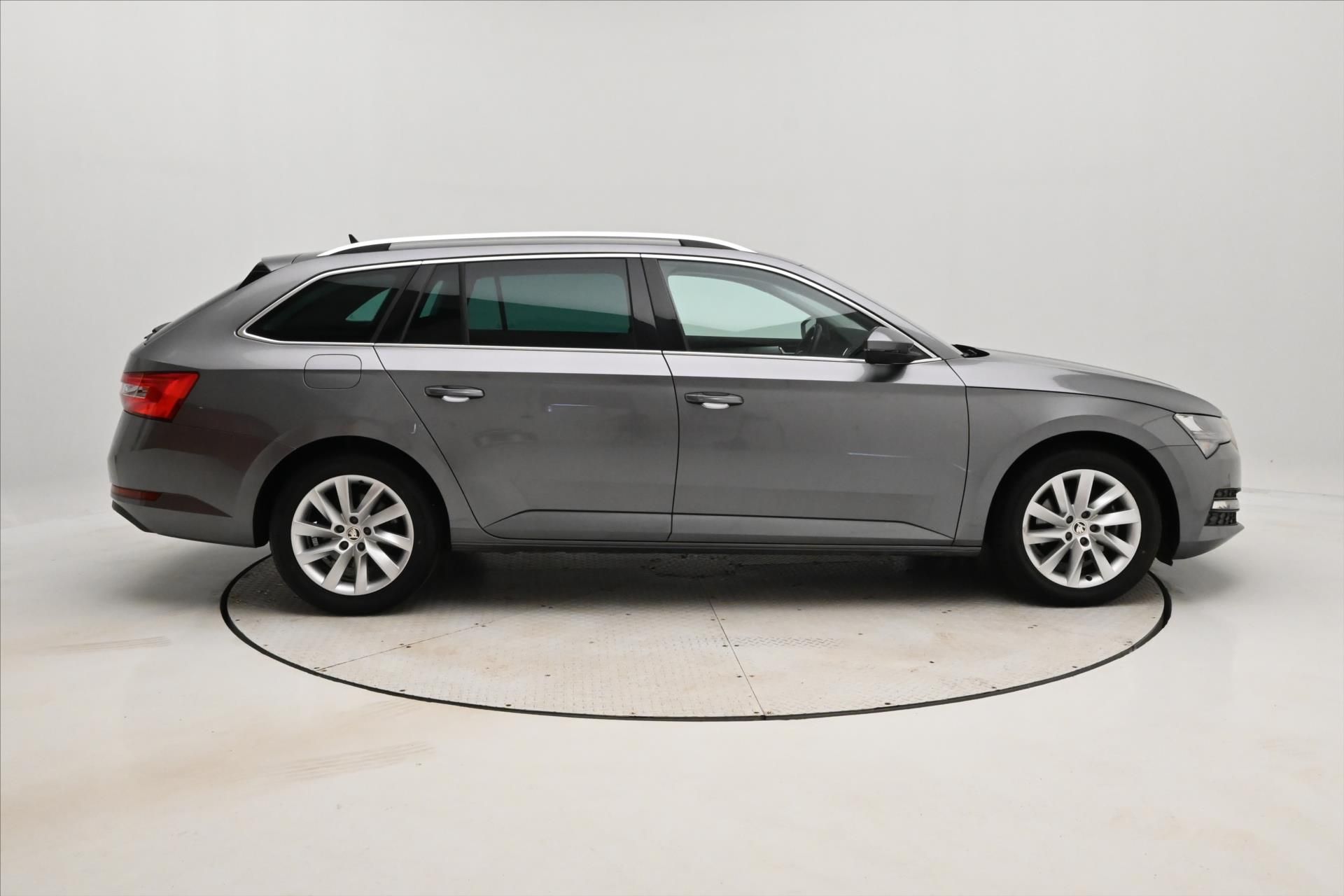 Škoda Superb, 2,0 TDI 110kW DSG NAVIGACE Zár - fotka 4