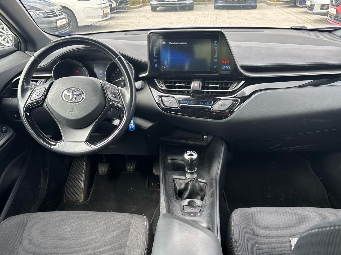 Toyota C-HR, 1.2 Turbo / 85 kW Active - fotka 5