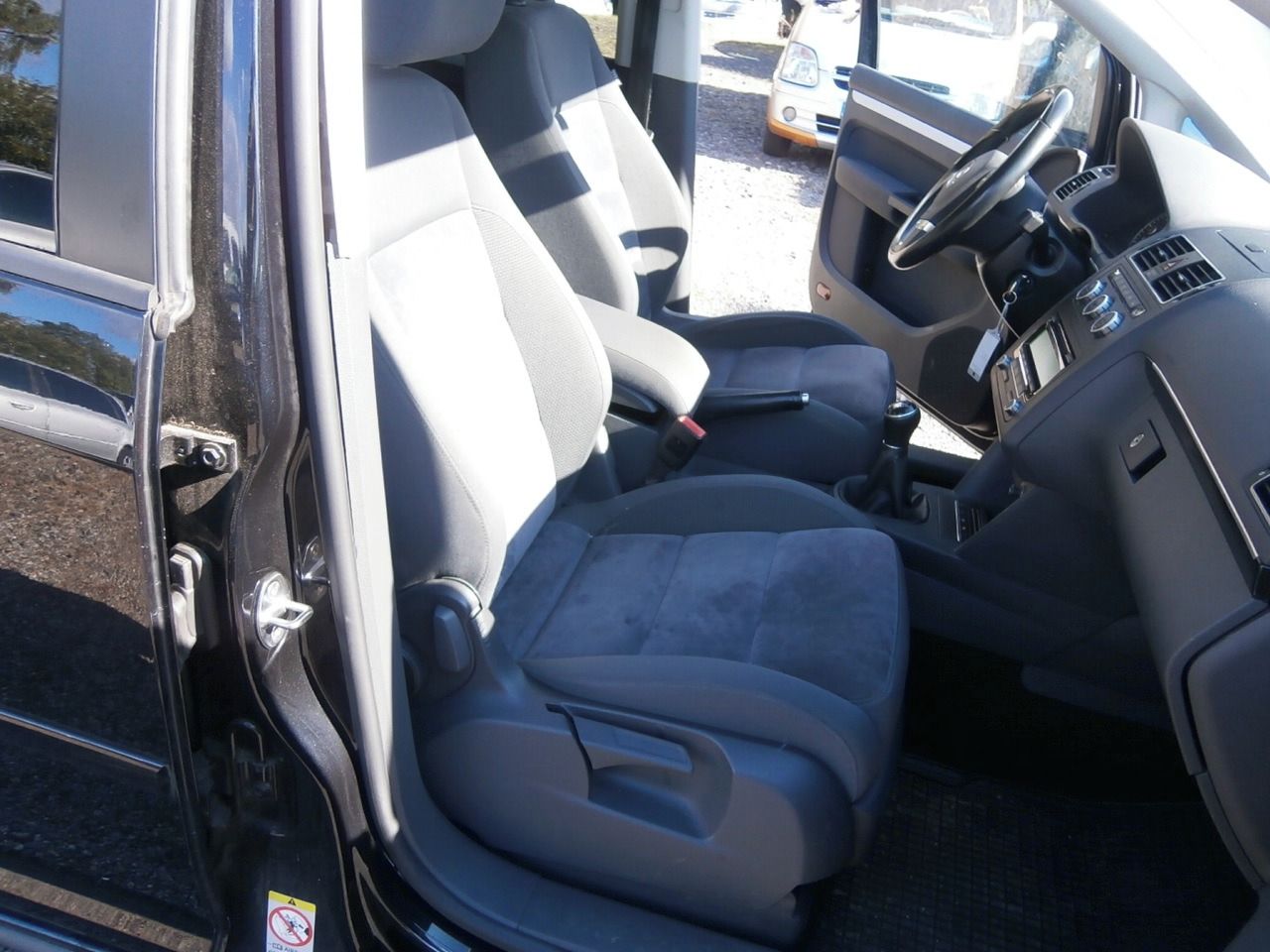 Volkswagen Touran, 2,0TDI PANORAMA,XENON,SERVISKA - fotka 4