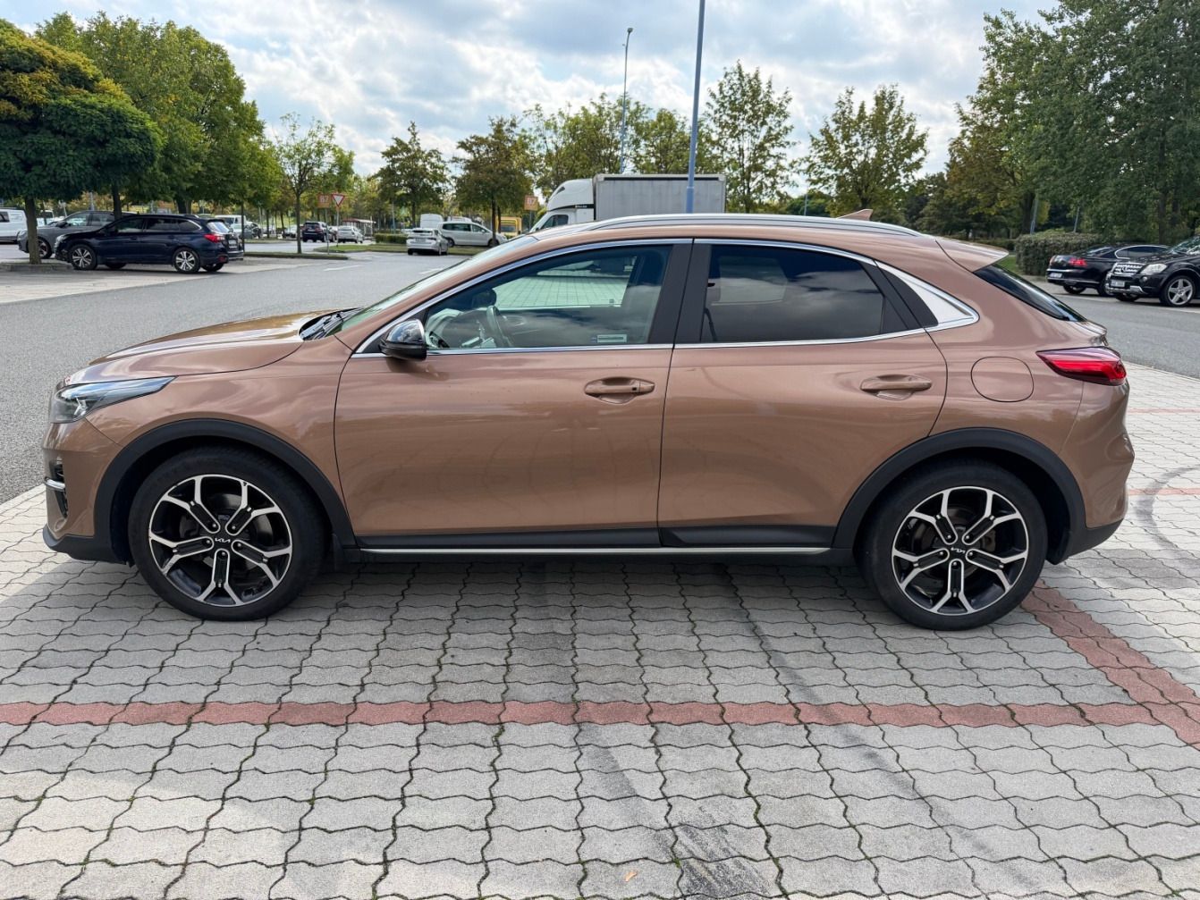 Kia XCee´d, 1.6 Crdi Mhev  Black Edition - fotka 2