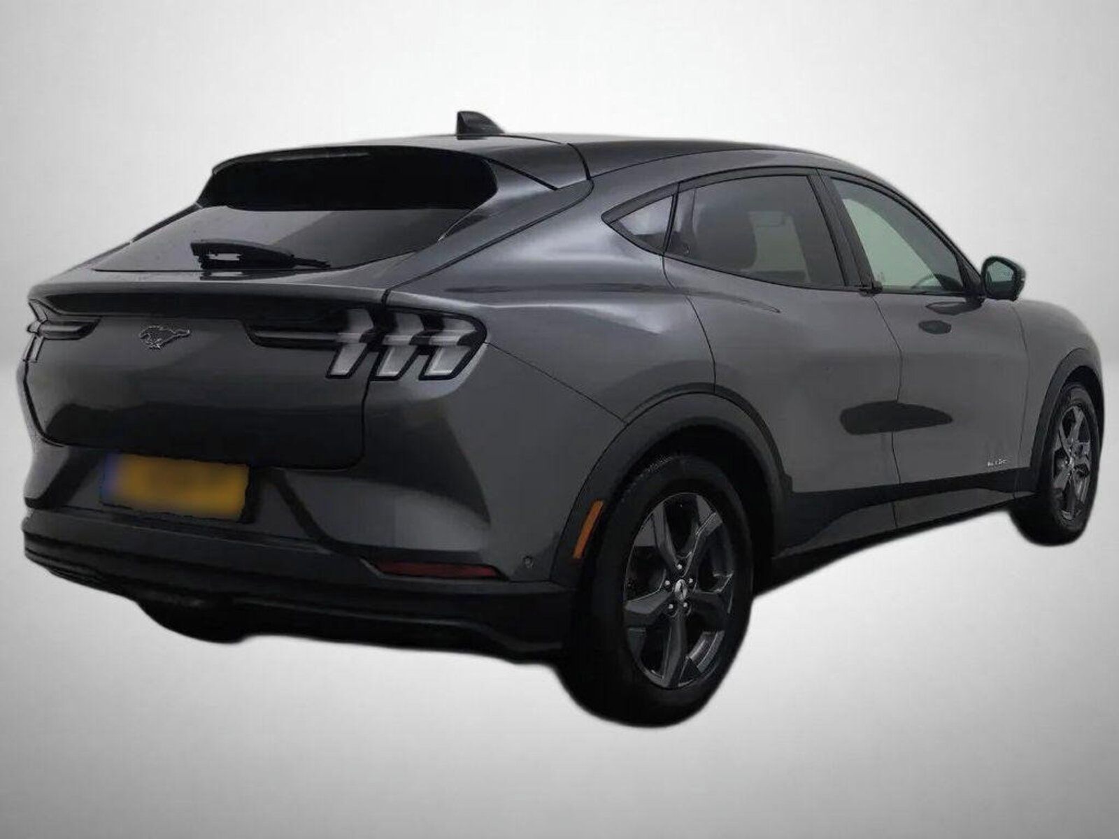 Ford Mustang Mach-E, Standard Range RWD, Automat - fotka 2