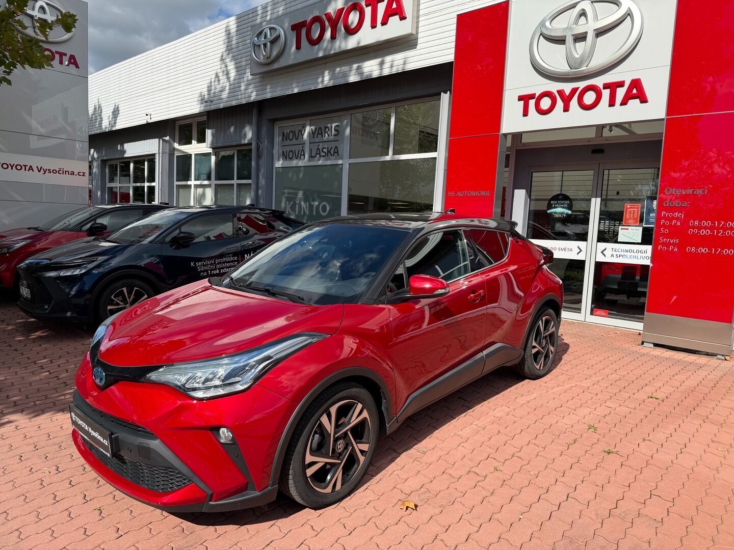 Toyota C-HR, 1.8 hybrid e-CVT Style, tažné