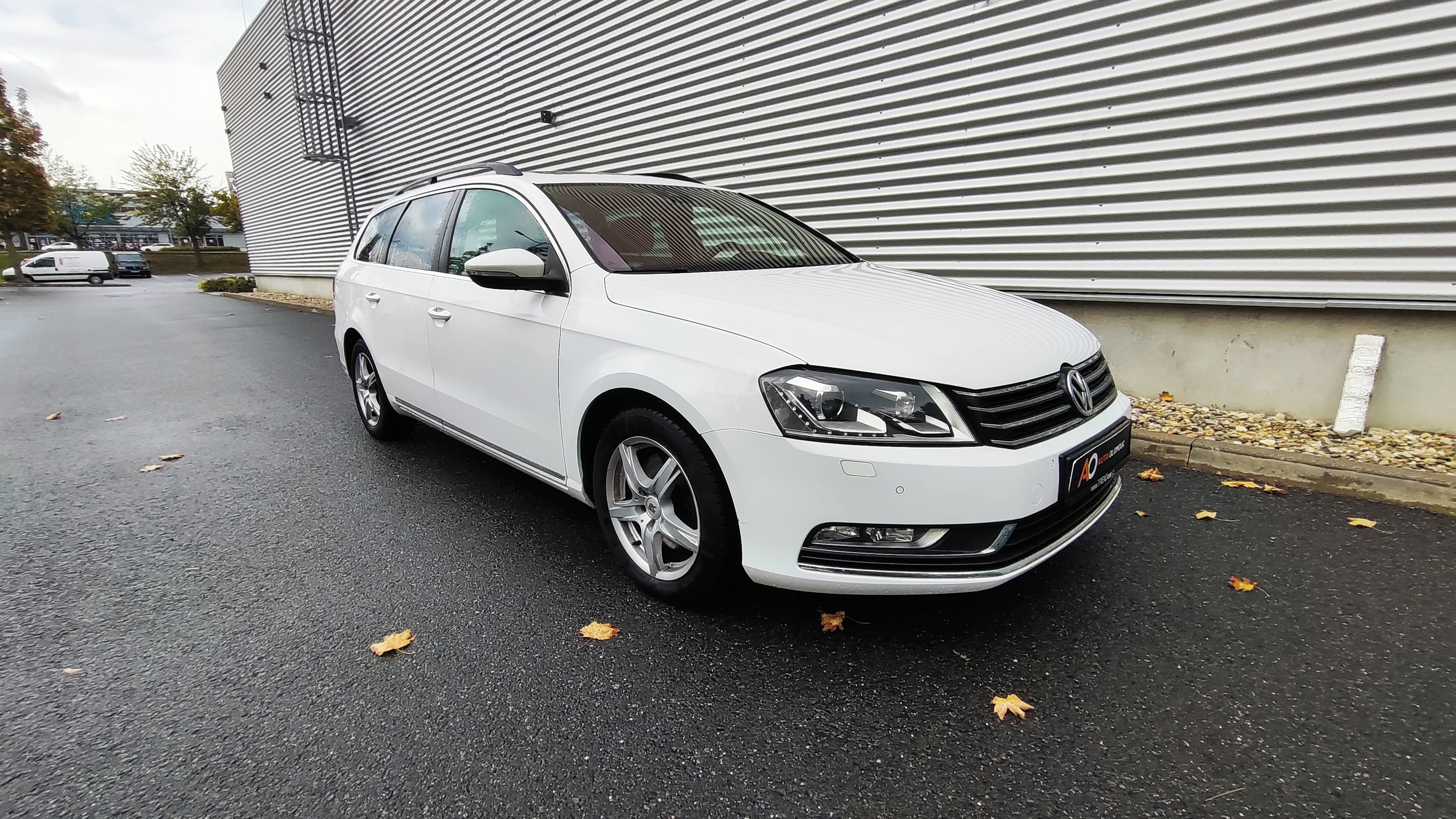 Volkswagen Passat, 2.0 TDI Highline, plná výbava - fotka 4