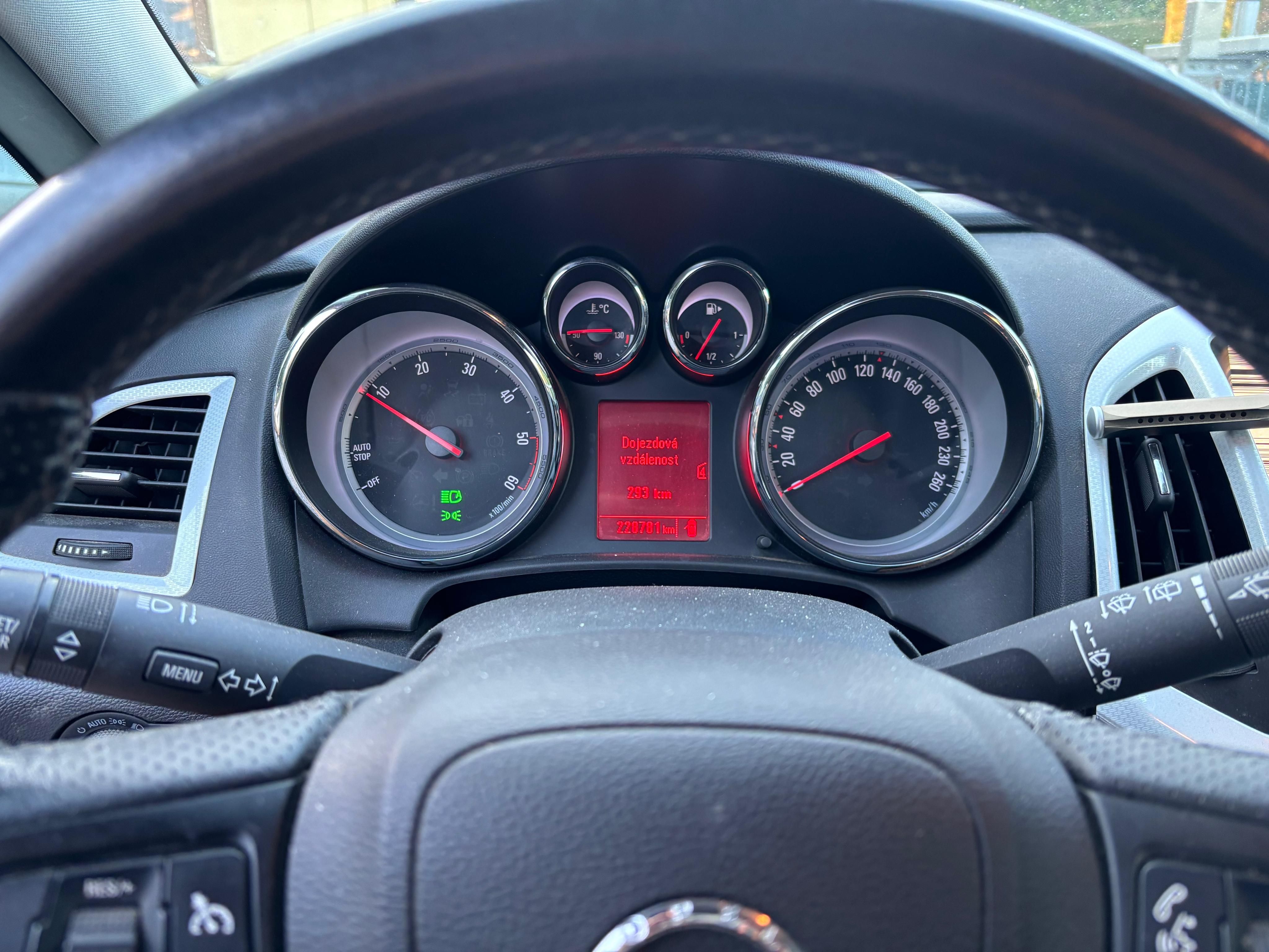 Opel Astra, Opel Astra GTC 2.0 sportovní - fotka 2