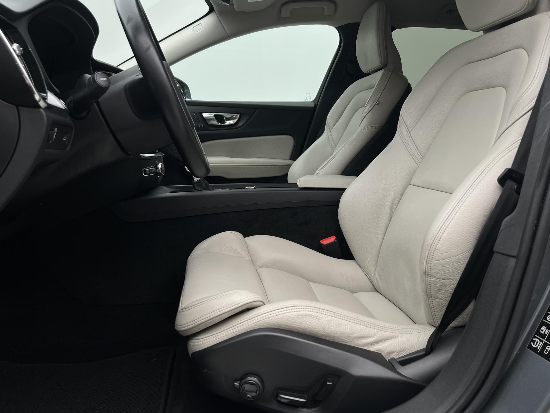 Volvo V60, D4 MOMENTUM AUT - fotka 3