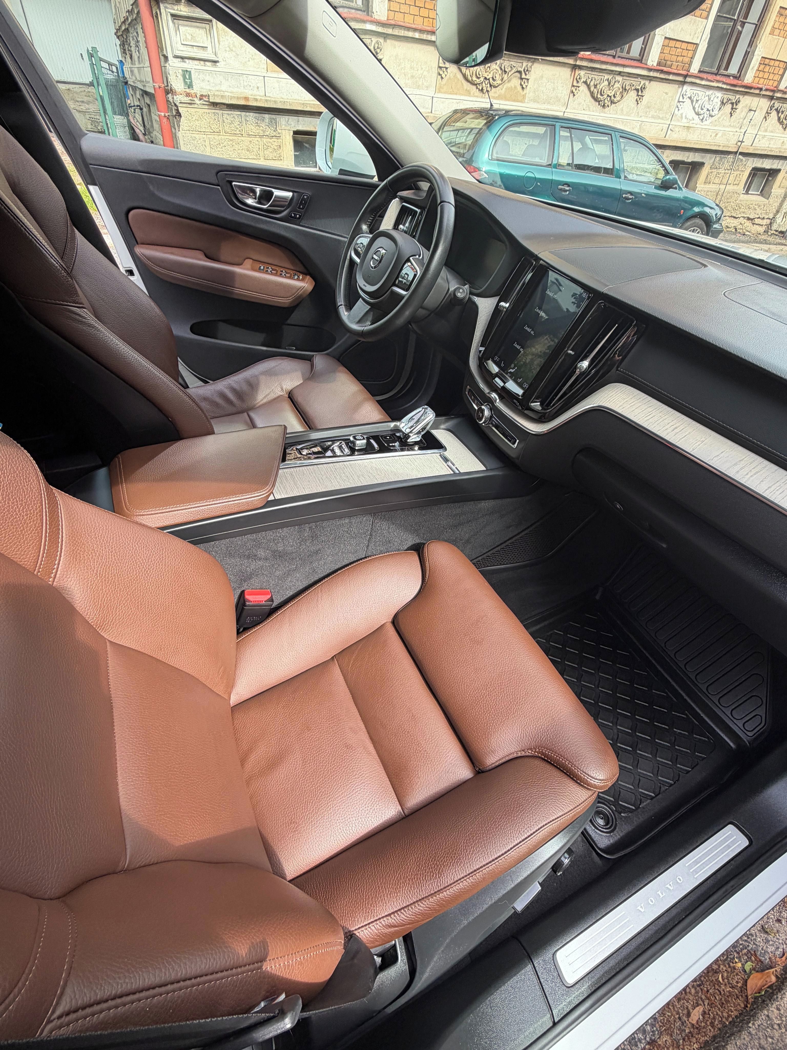 Volvo XC60, Rodinný dělo do hor - fotka 2