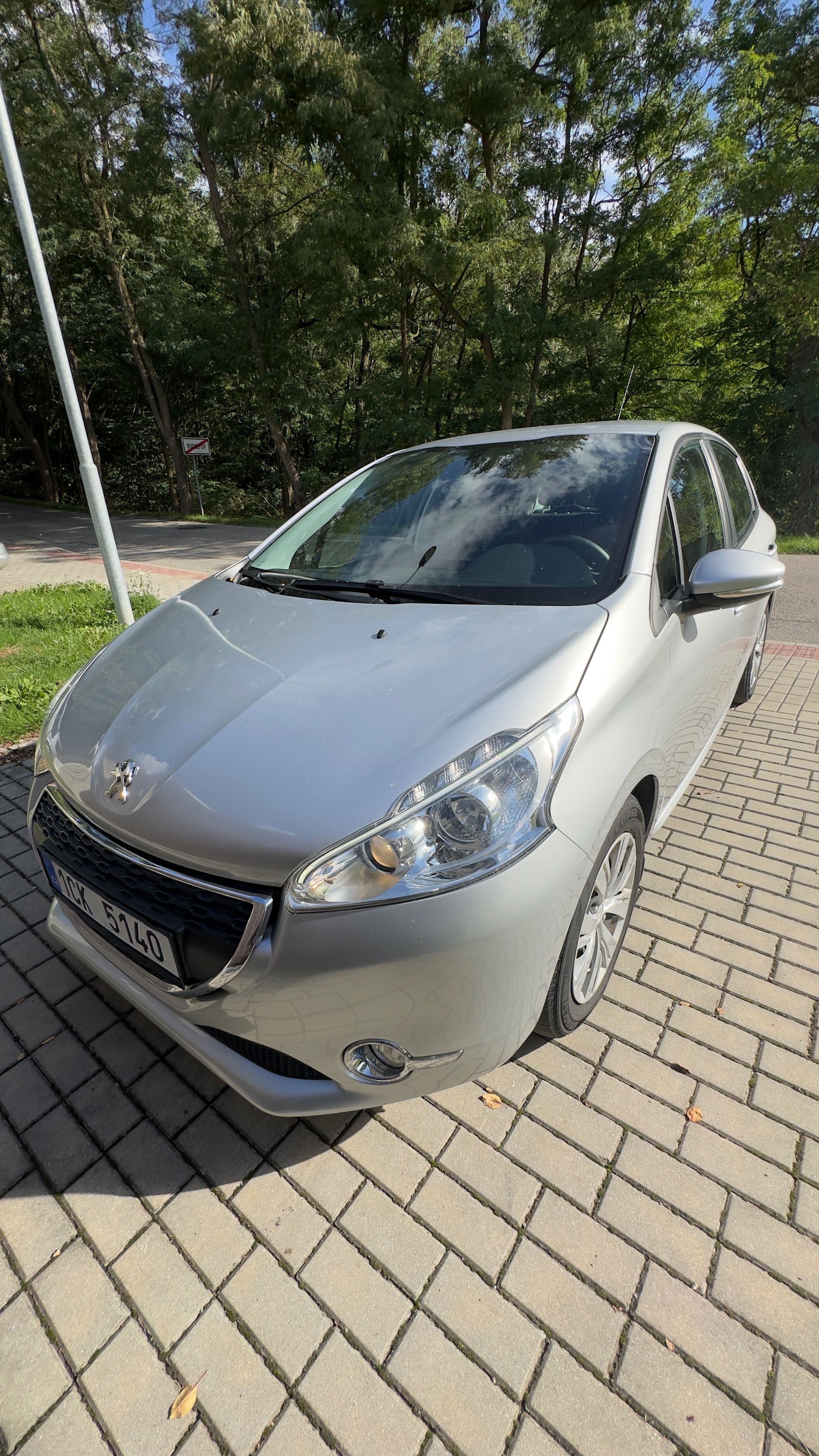 Peugeot 208, 1.2 VTi -Servisováno i rozvody - fotka 2