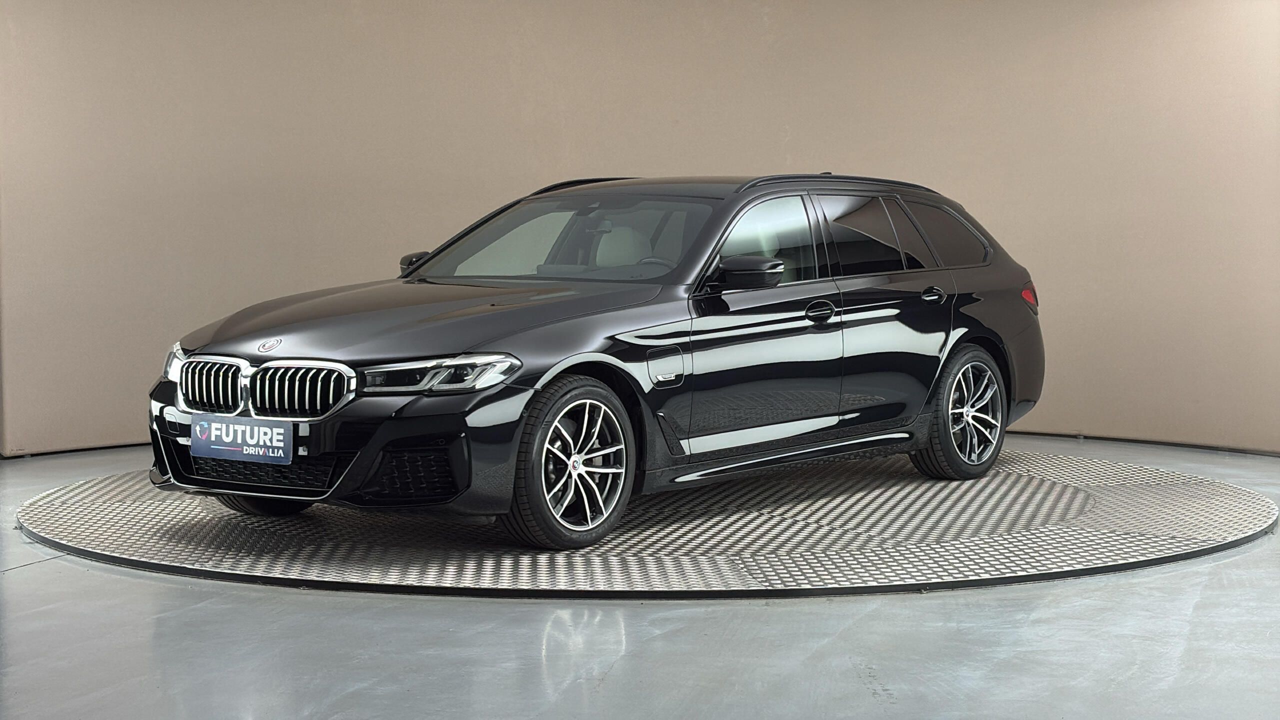 BMW Řada 5, 530e AUT xDrive M-paket Tourin
