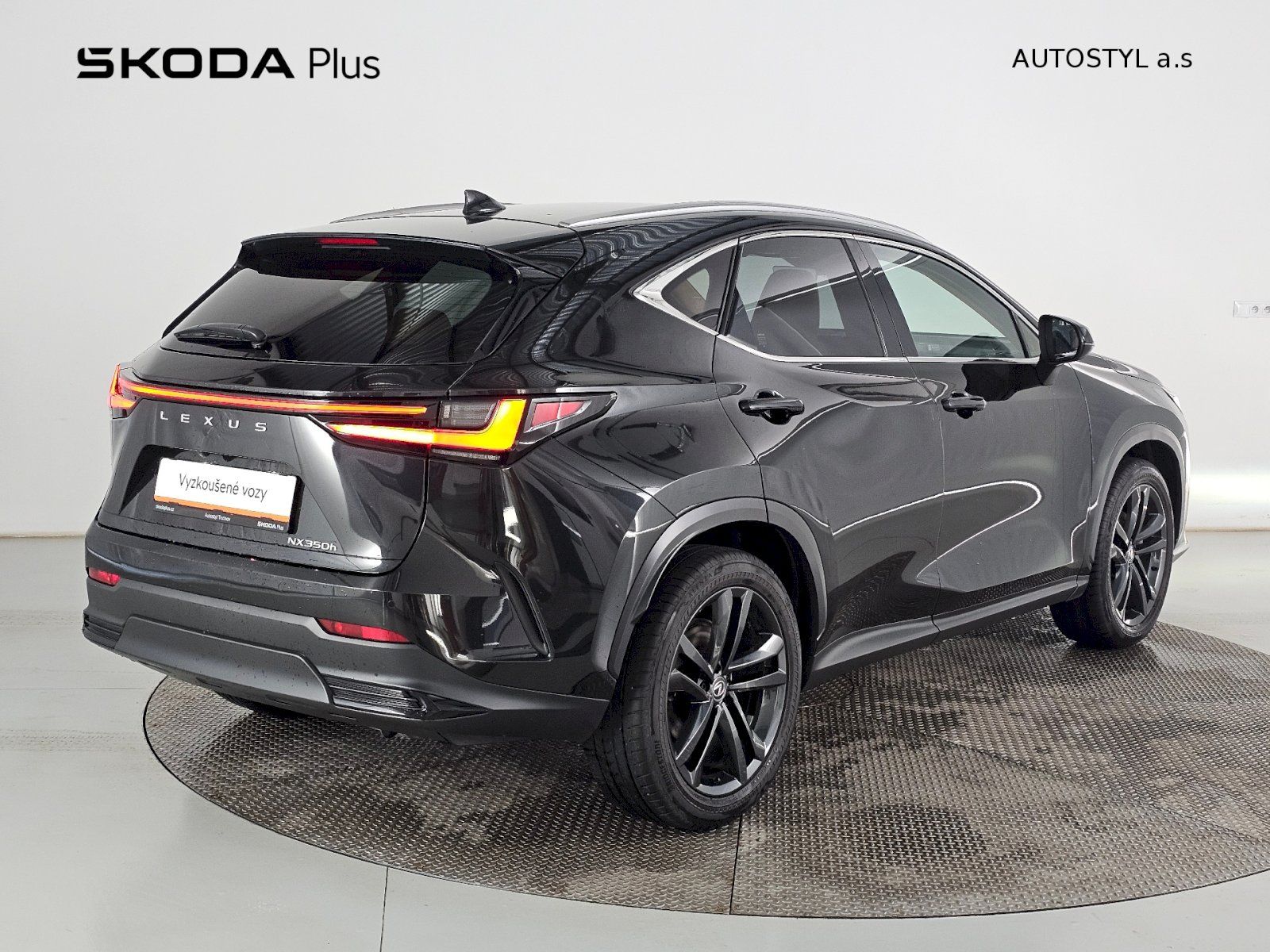 Lexus NX 350h, 2.5HEV AWD 248k PRESTIGE PLUS - fotka 2