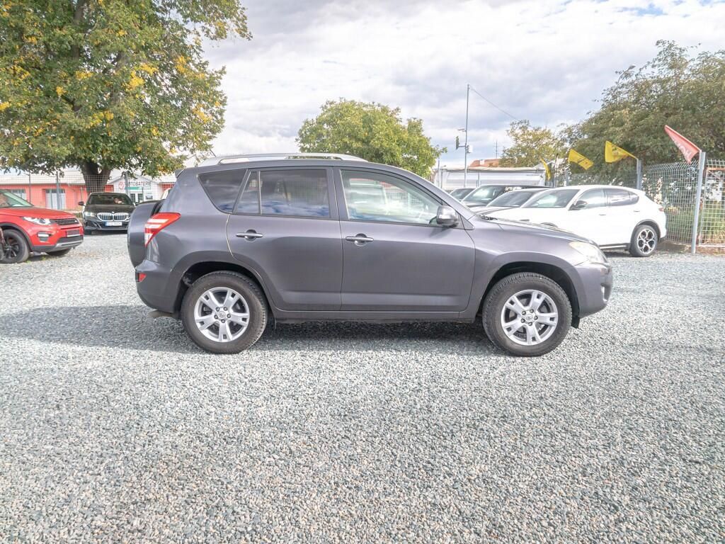 Toyota Rav4, ČR 2.0D 116KW 4x4 – TAŽNÝ - fotka 4
