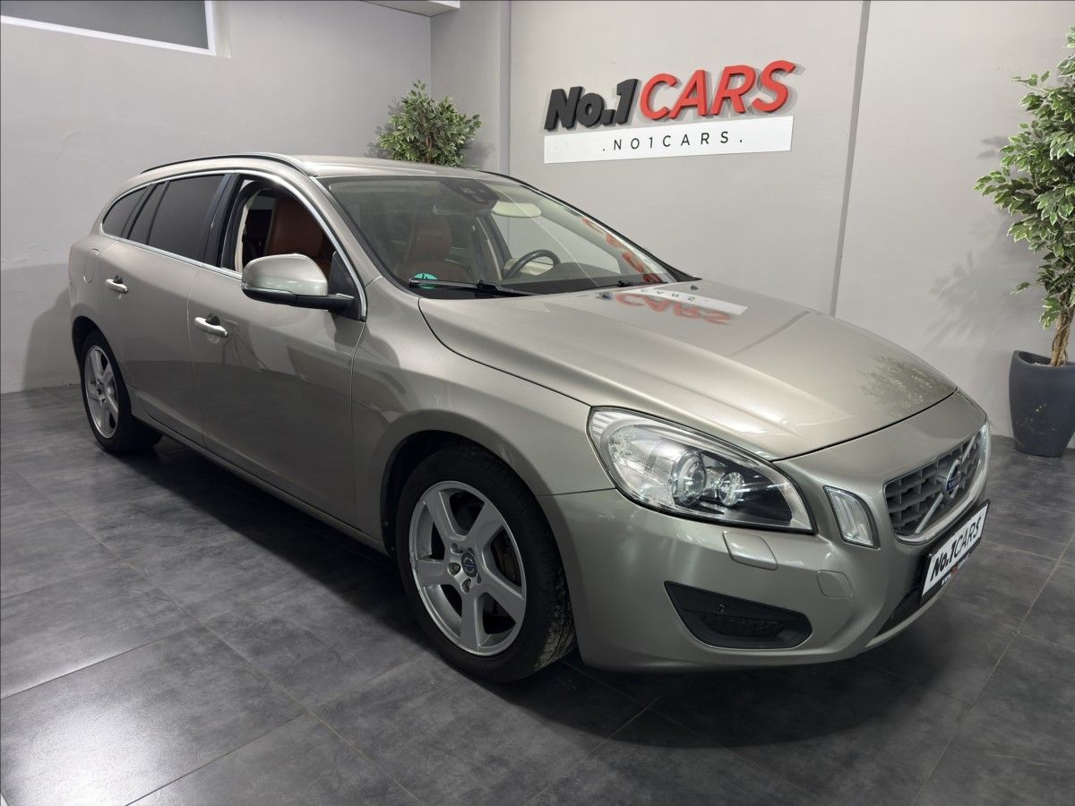 Volvo V60, 2,0   T5 177KW SUMMUM XENON - fotka 2