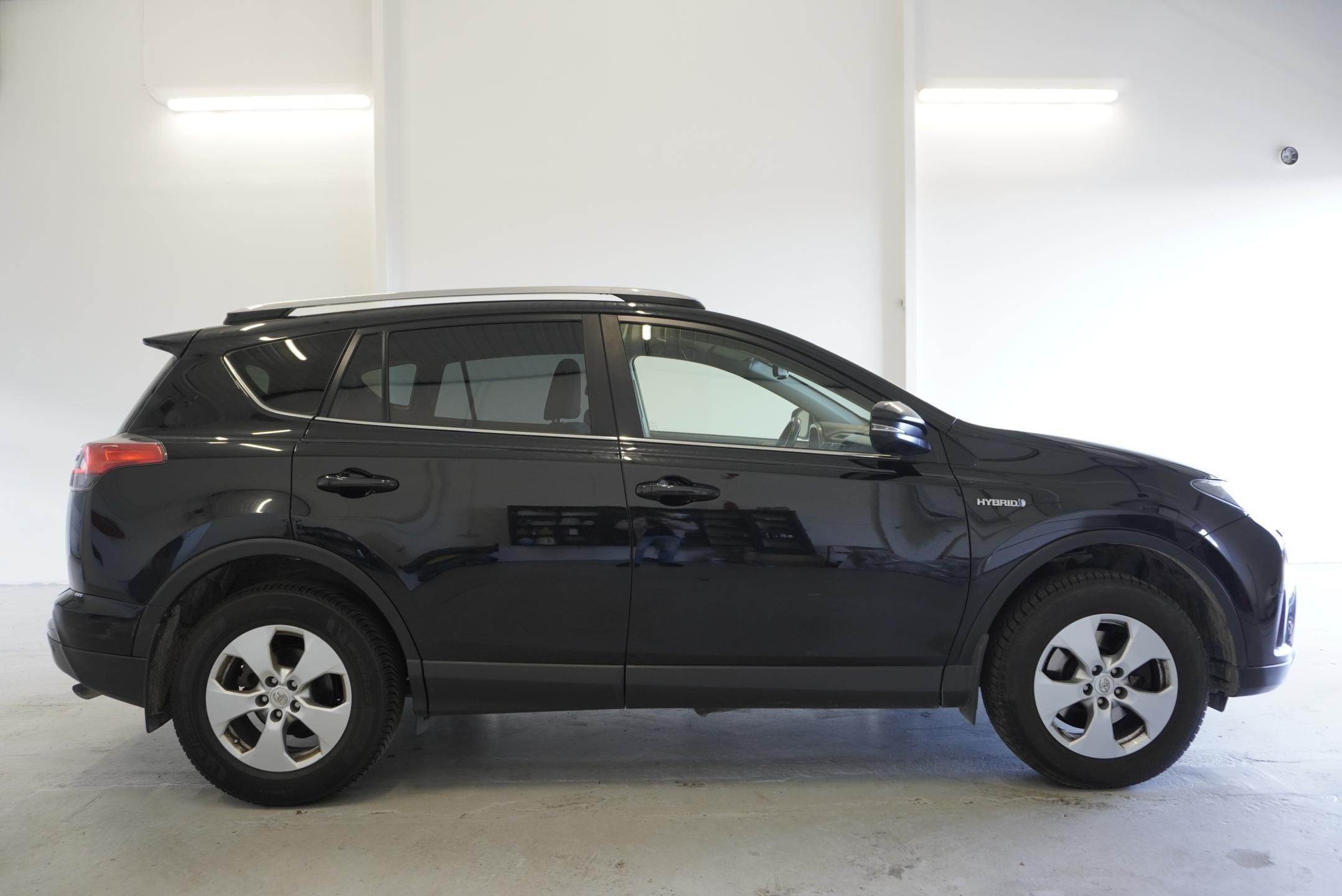 Toyota Rav4, 2.5 HYBRID EXECUTIVE 4WD AUT. - fotka 4