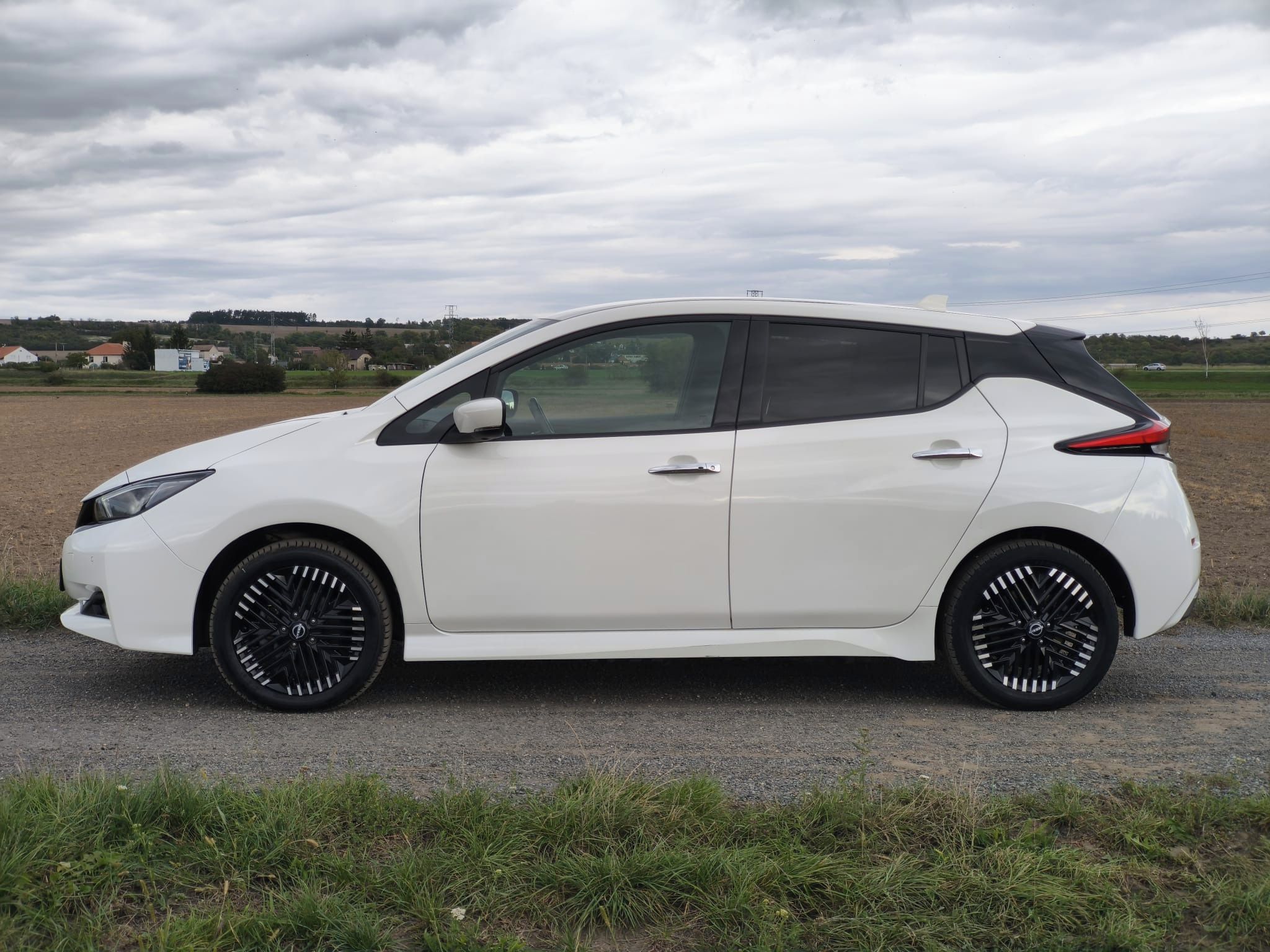 Nissan LEAF, 62kWh, N-CONNECTA LED SOH 91% - fotka 4