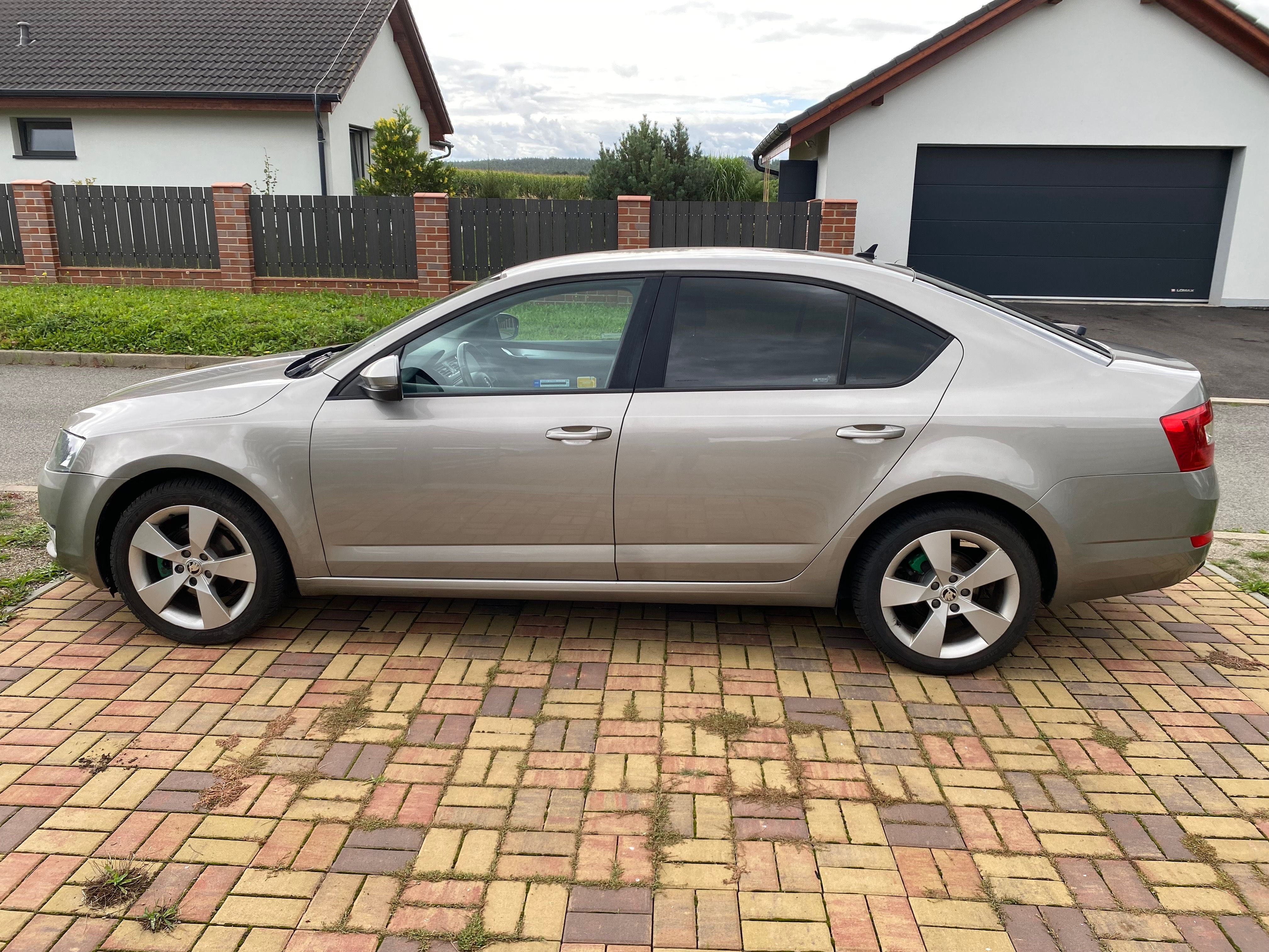 Škoda Octavia, 1,6Tdi 77Kw,elegance,CZ,2maj.