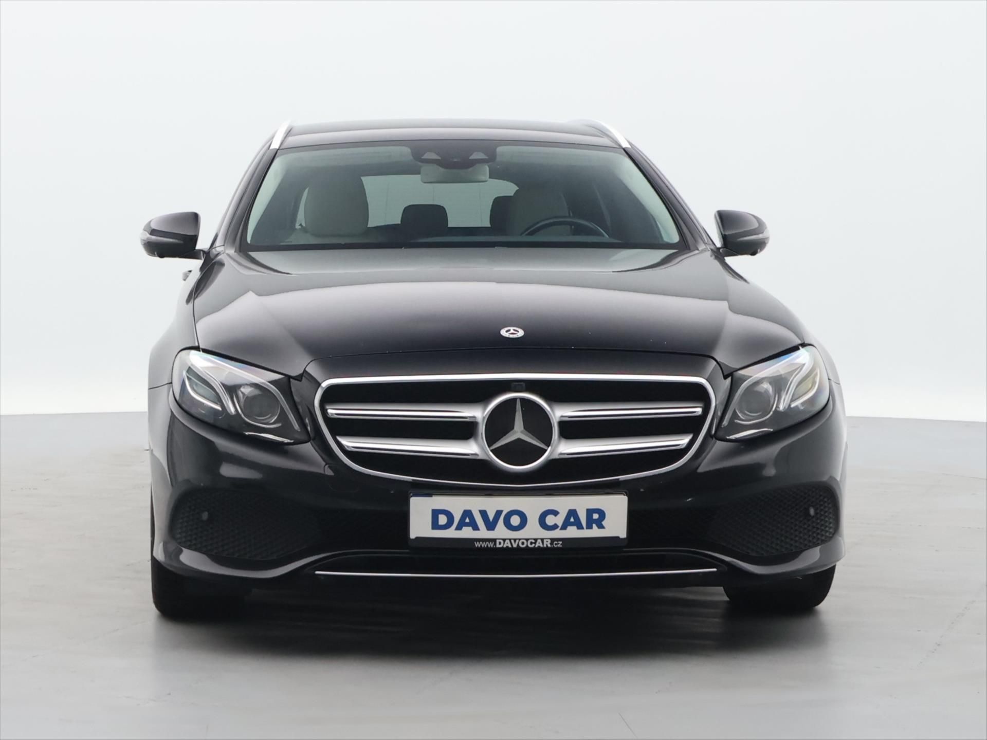 Mercedes-Benz Třídy E, 2,0 300d 180kW DPH 360° Aut. - fotka 2