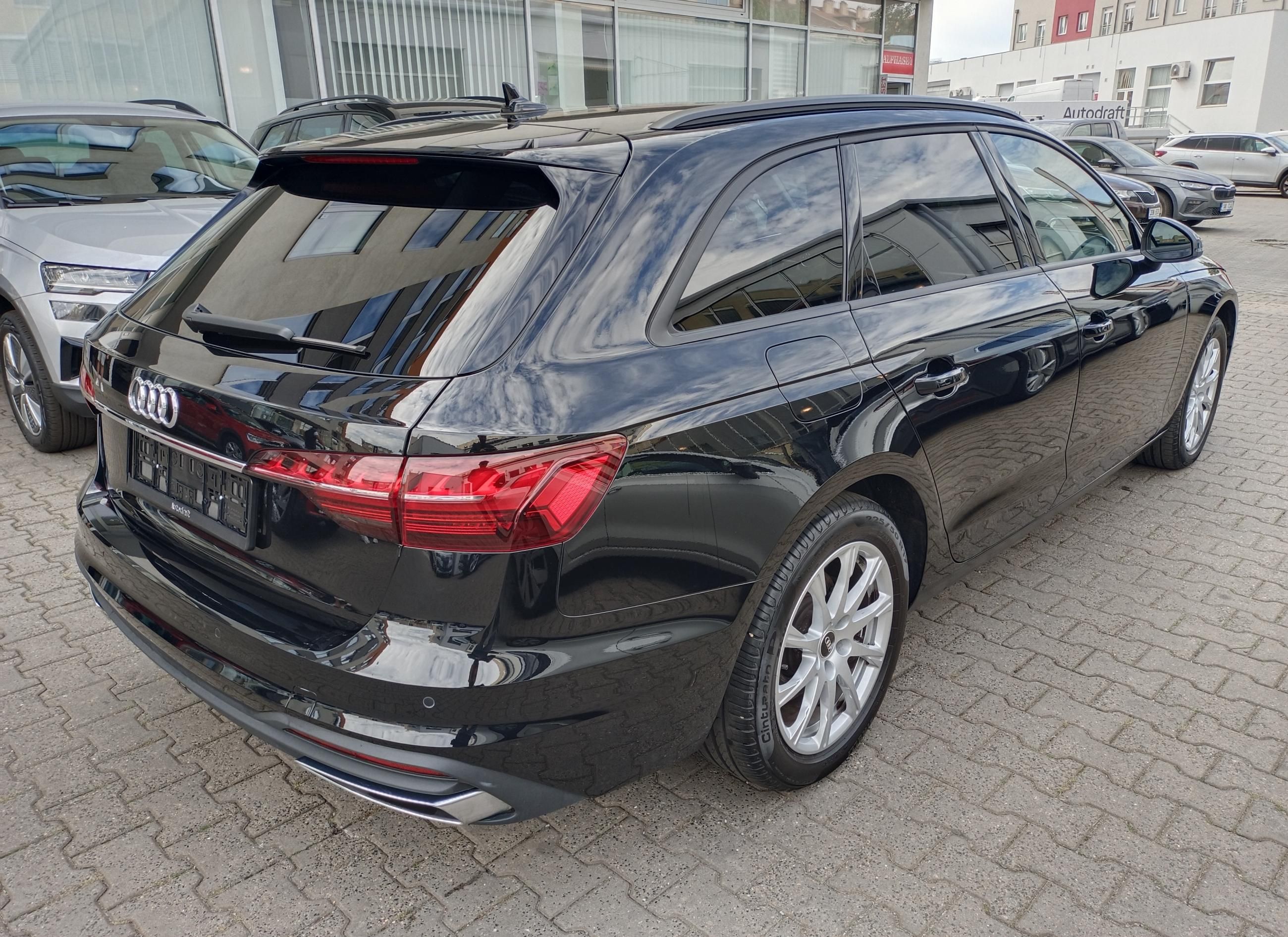Audi A4, 2.0 TFSI 110kW S-tronic - fotka 6