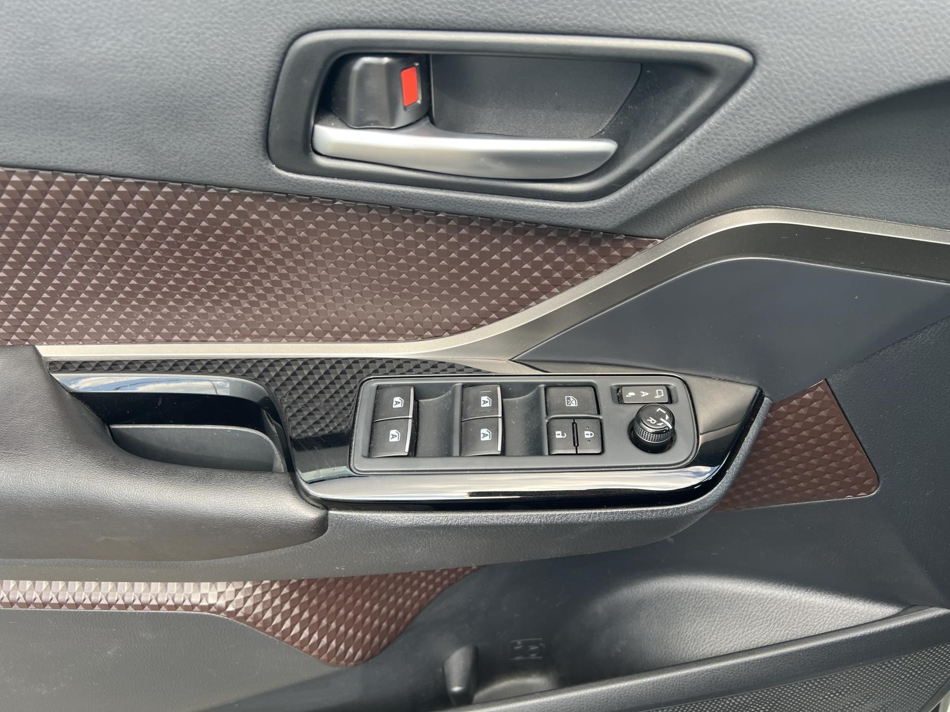 Toyota C-HR, Hybrid 1.8 VVT-i E-CVT - fotka 6