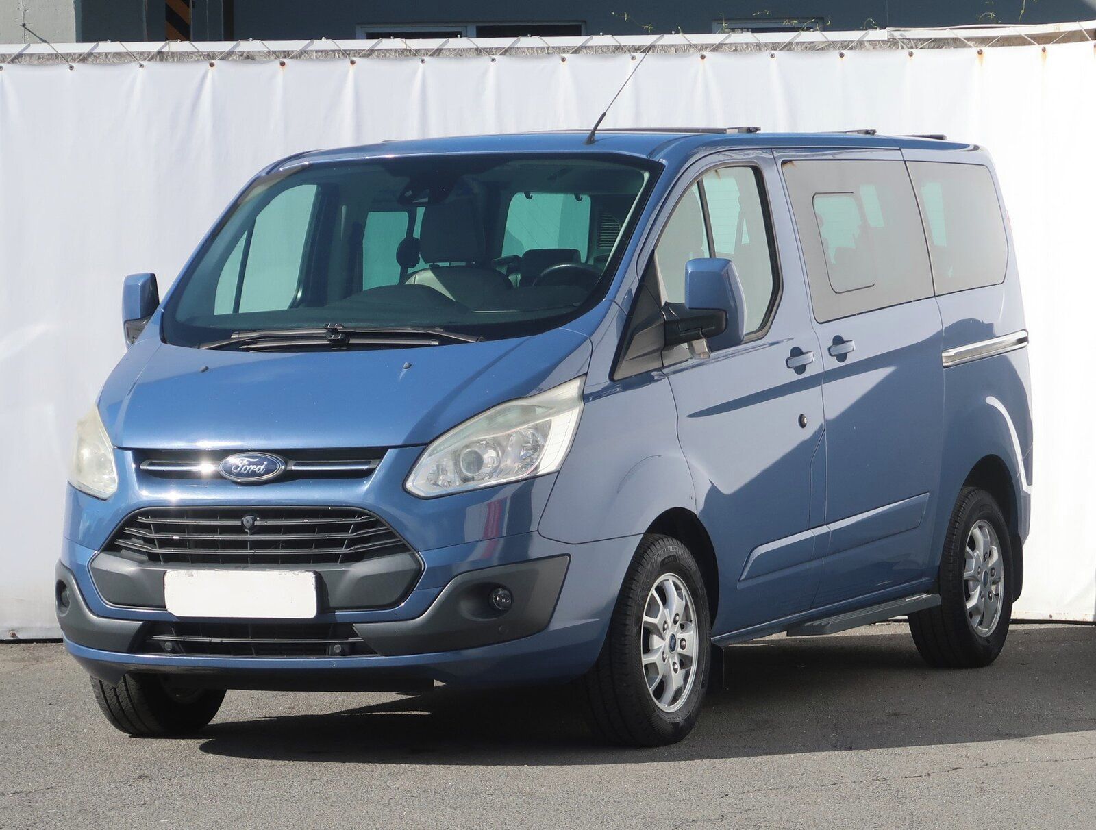 Ford Tourneo Custom, 2.2 TDCi, Titanium, Klima, ČR - fotka 2