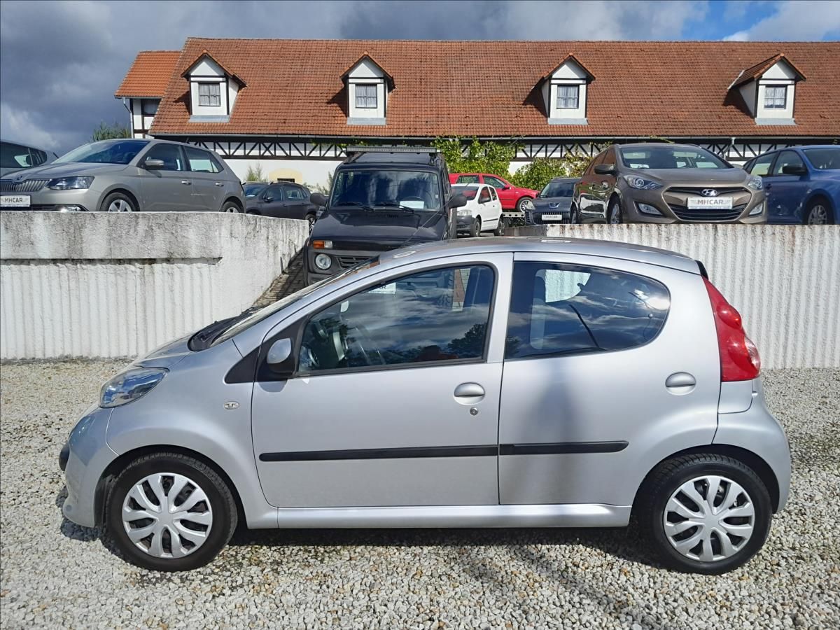 Peugeot 107, 1,0i 50kW AUTOMAT - fotka 4