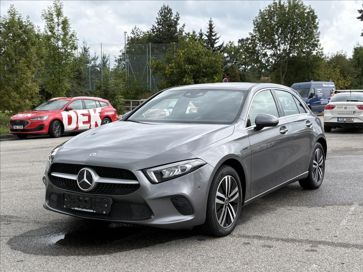 Mercedes-Benz Třídy A, 1,3 250e Full Led,Navi,Výhřev