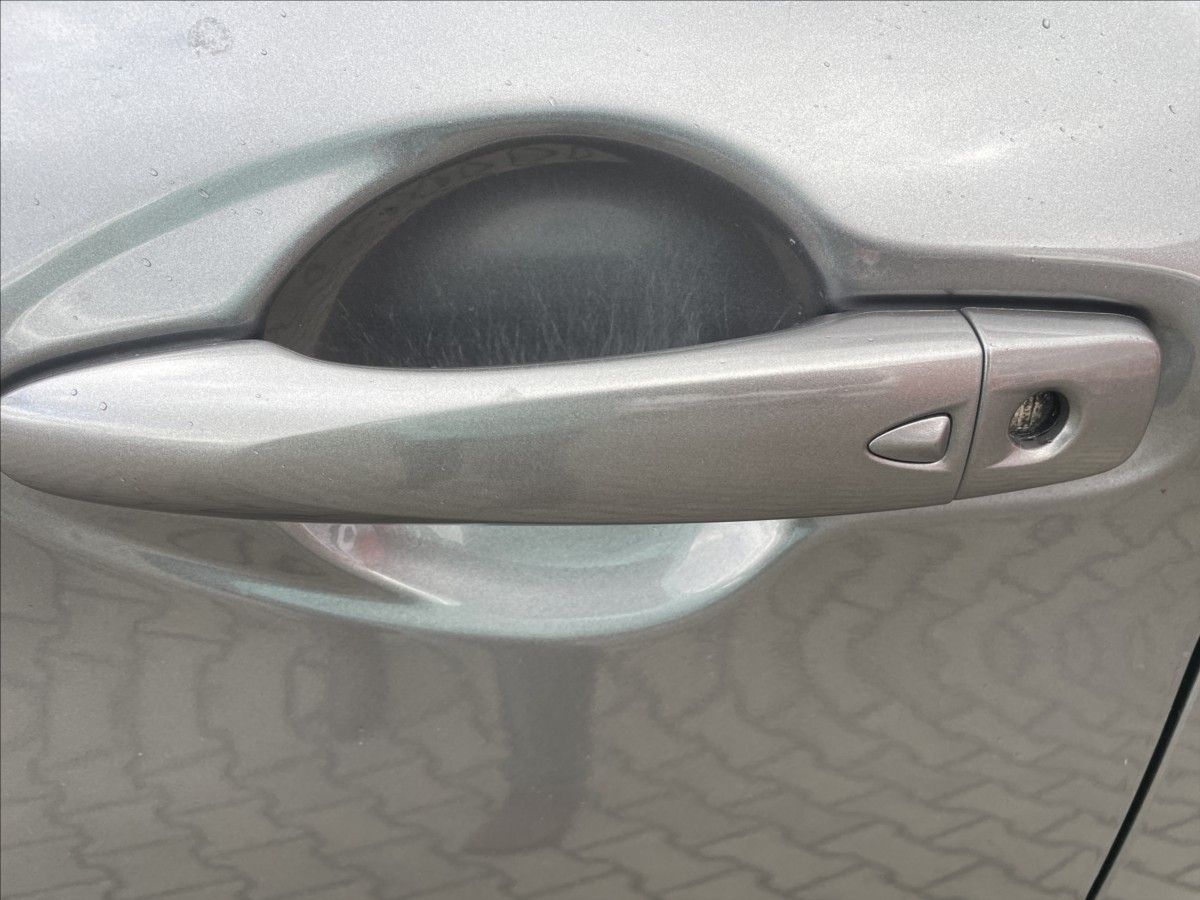 Nissan Qashqai, 1,6 dCi AUTOMAT ČR STK 8/2028 - fotka 6