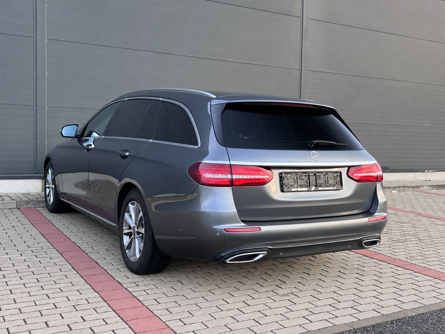 Mercedes-Benz Třídy E, 220d Business-P.KAMERA-TAŽNÉ.Z - fotka 6