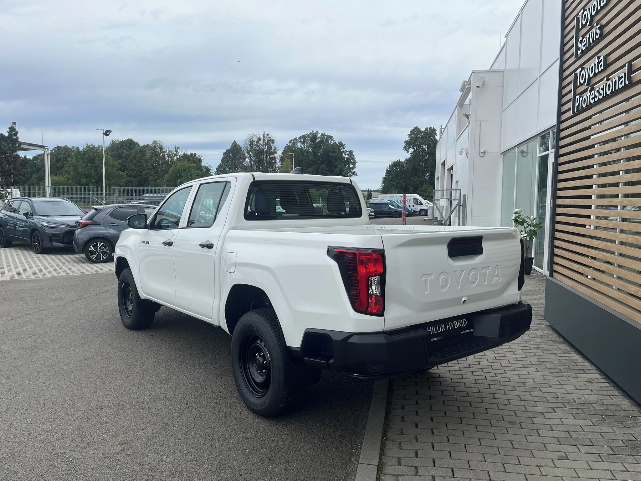 Toyota Hilux, 2.8D MHEV Live 4x4 - fotka 6