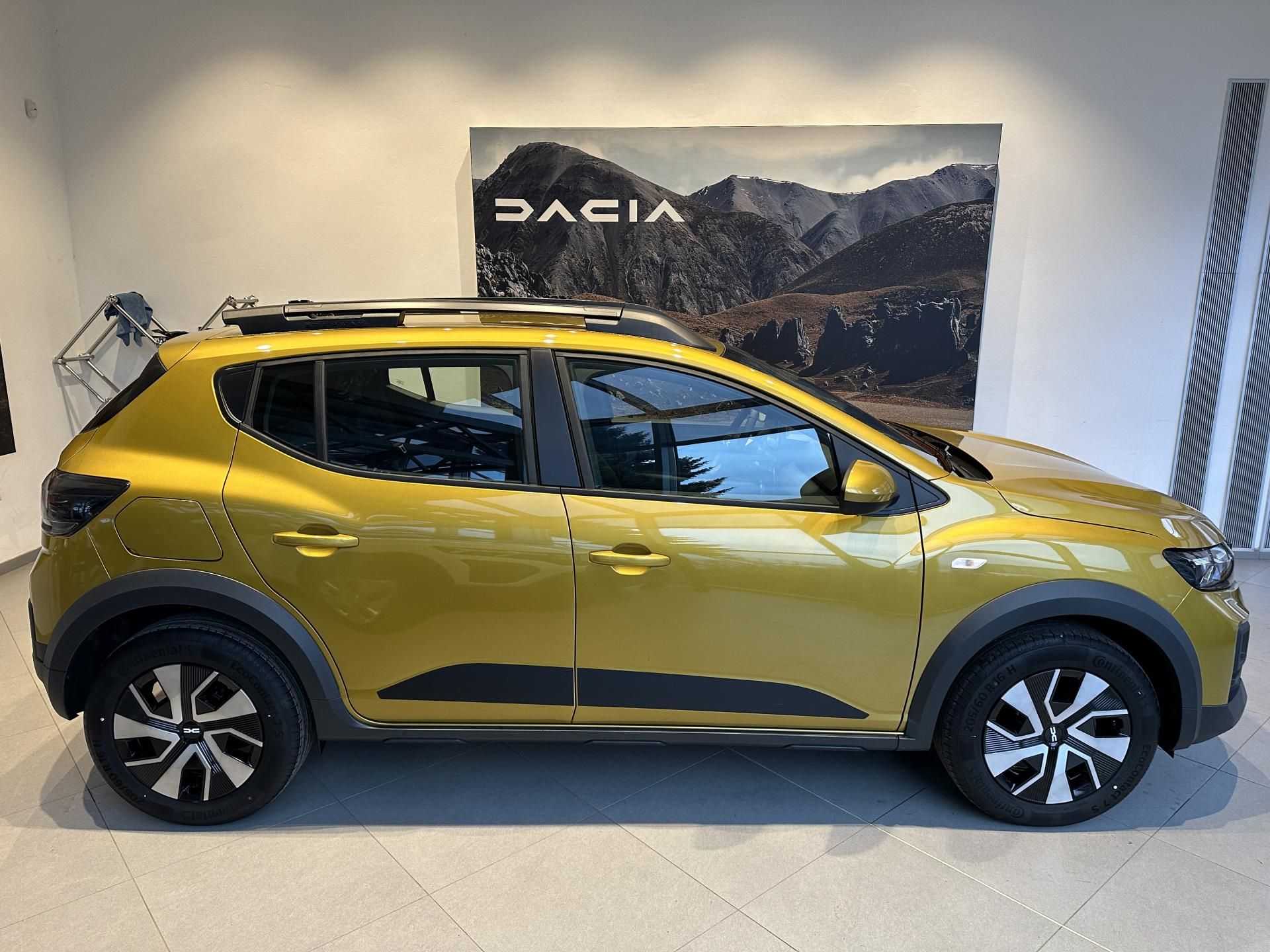 Dacia Sandero, STEPWAY HYBRID 155 - ŘÍJEN - fotka 2