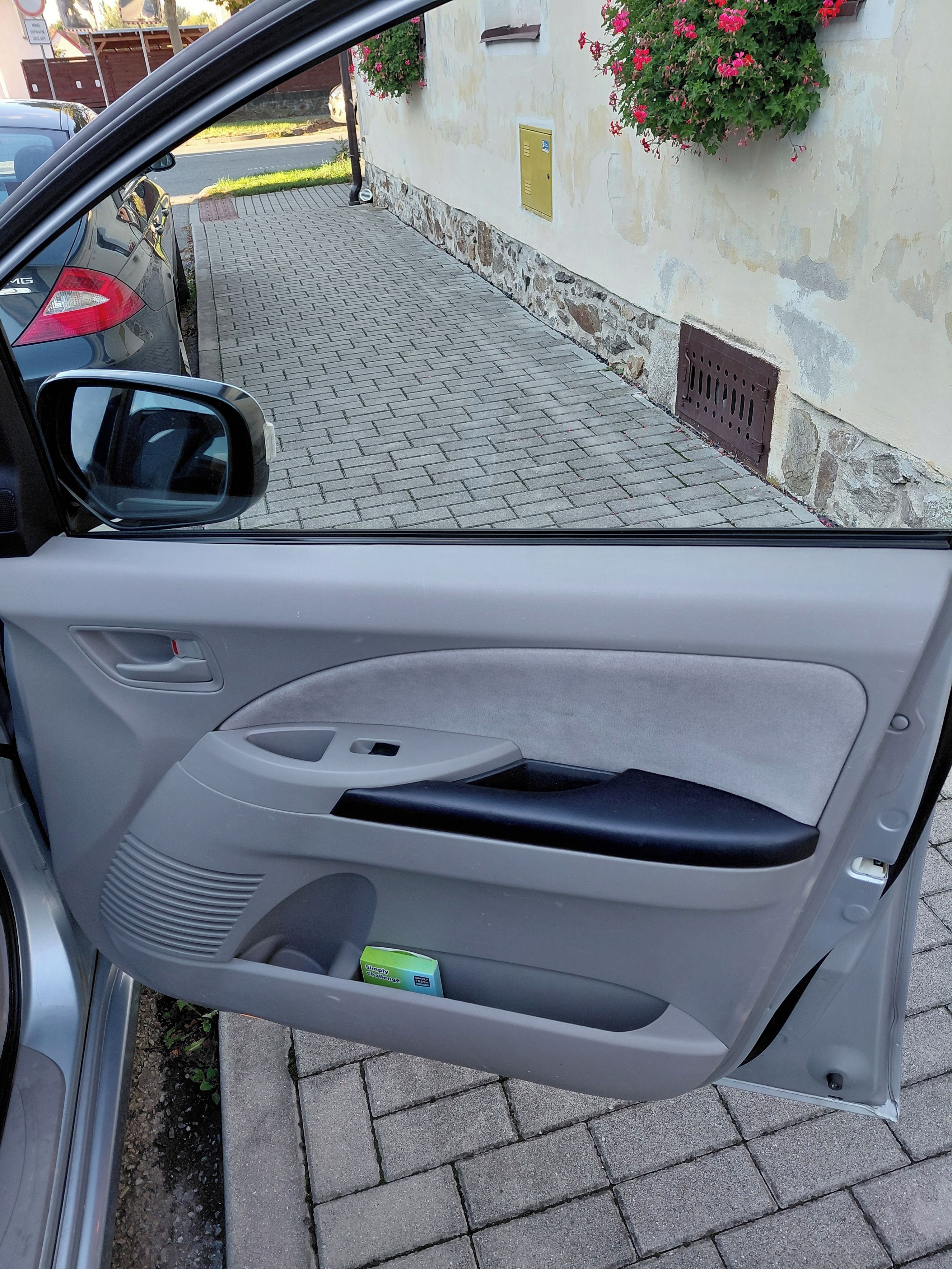 Mitsubishi Grandis - fotka 4