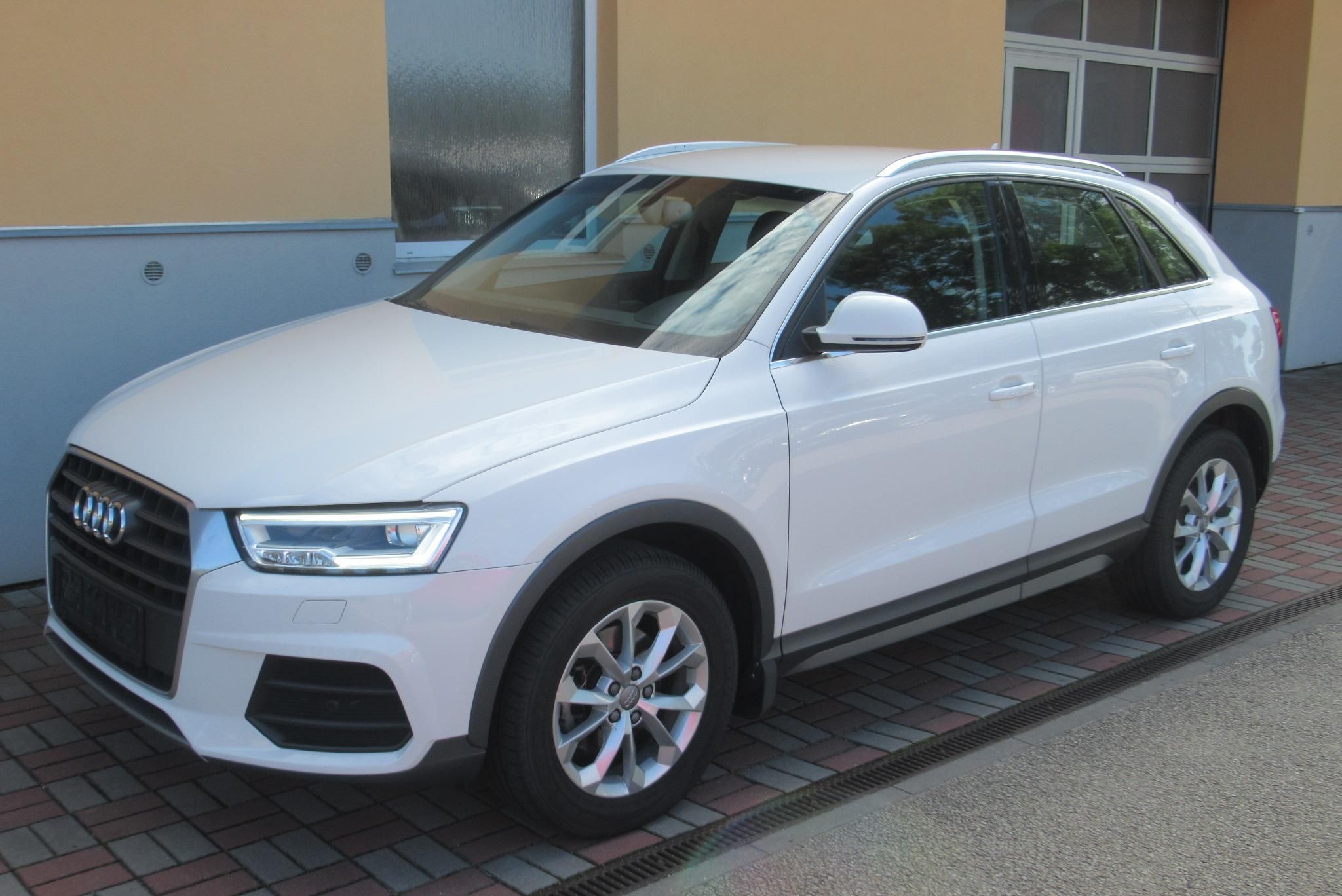 Audi Q3, 2.0 TDI QUATTRO NAVI TAŽNÉ - fotka 4