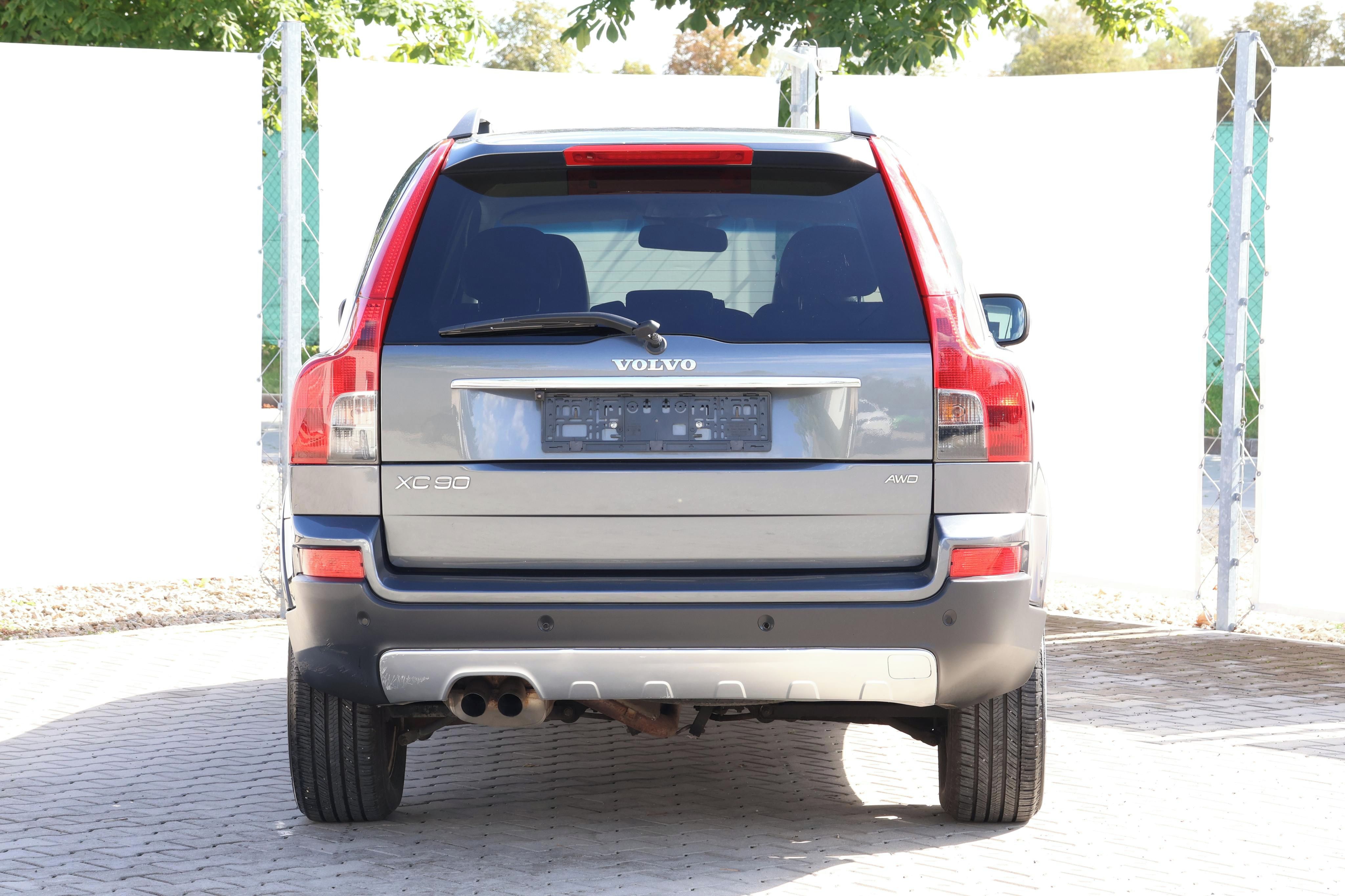 Volvo XC90, 2.4D5*136kW*AWD*182000km*1Maj - fotka 5