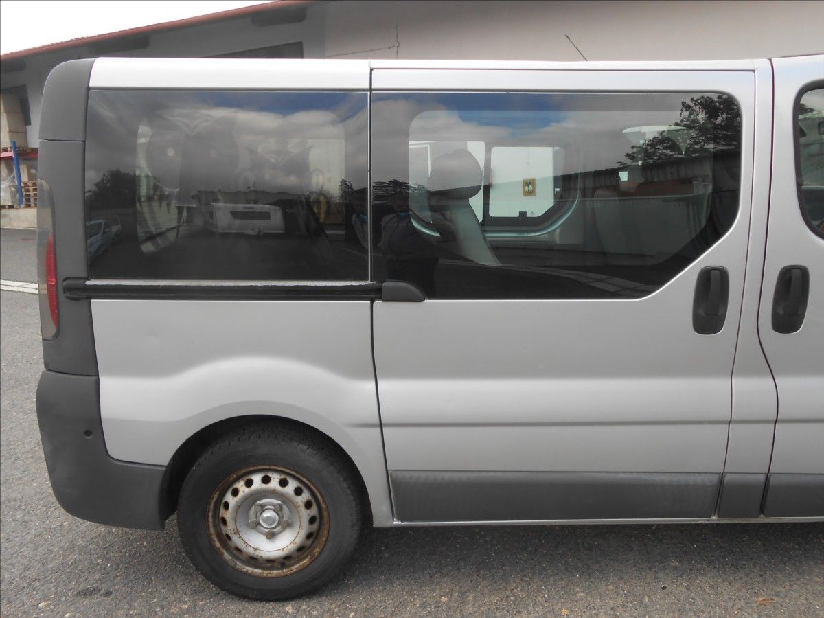 Opel Vivaro, 1,9 dTi 74Kw 9míst - fotka 5