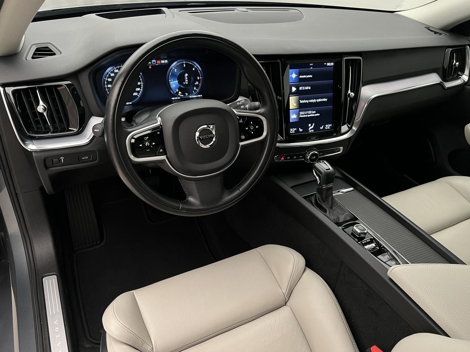 Volvo V60, D4 MOMENTUM AUT - fotka 4